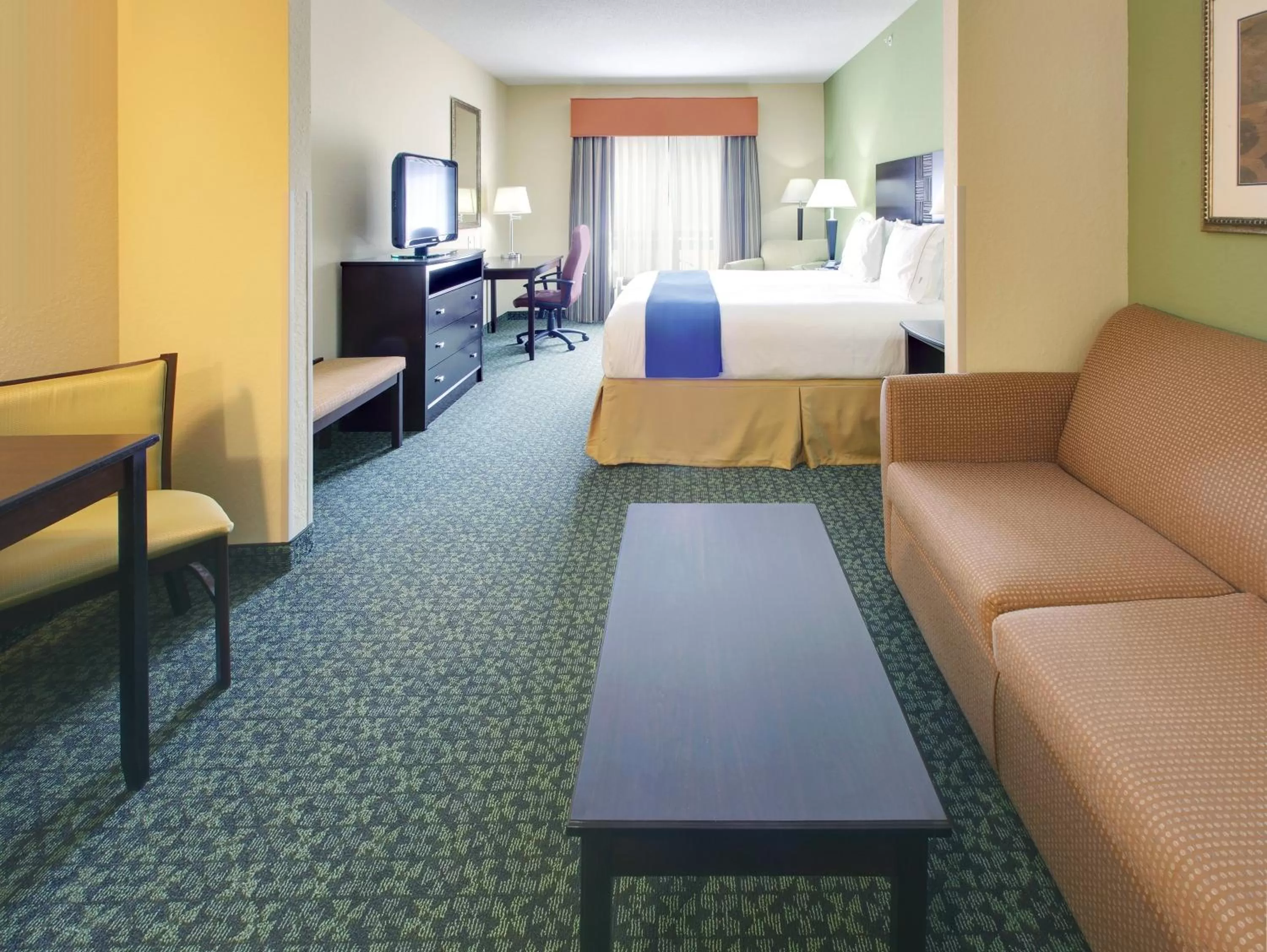 Photo of the whole room, Bed in Holiday Inn Express & Suites Covington by IHG