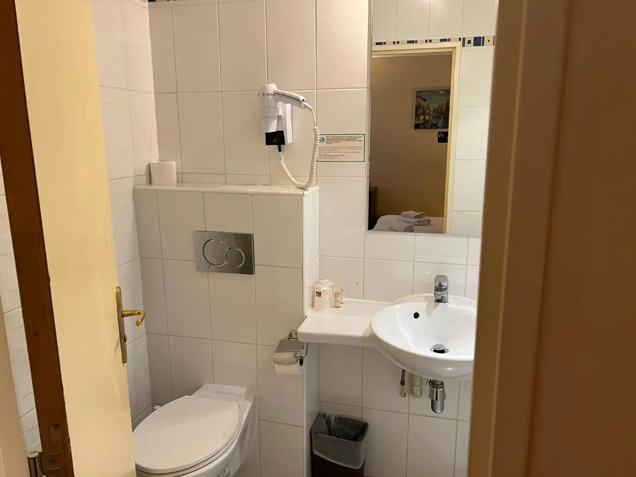 Bathroom in 121 Paris Hotel