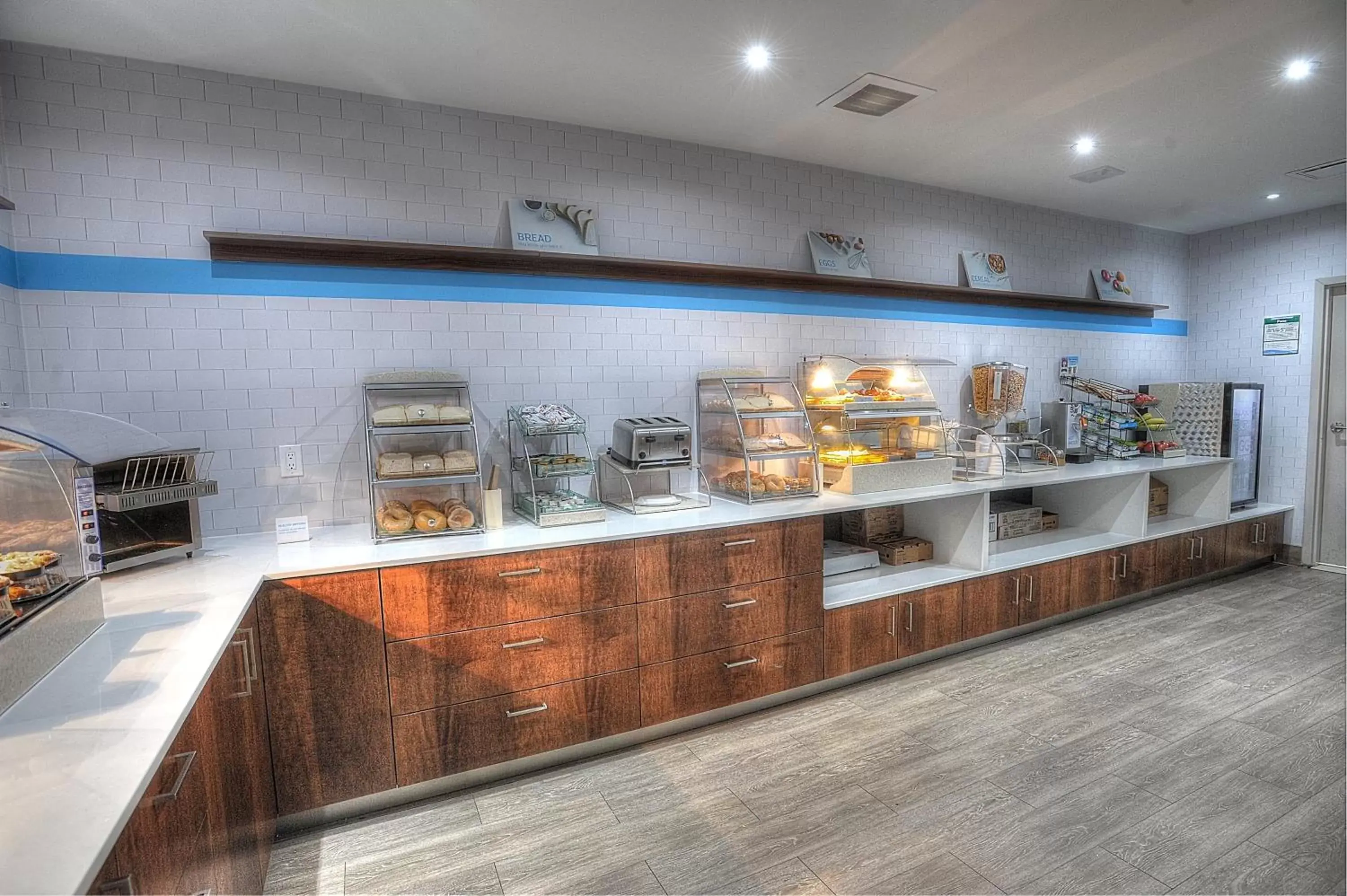 Breakfast in Holiday Inn Express & Suites Toronto Airport West by IHG Breakfast in Holiday Inn Express & Suites Toronto Airport West by IHG