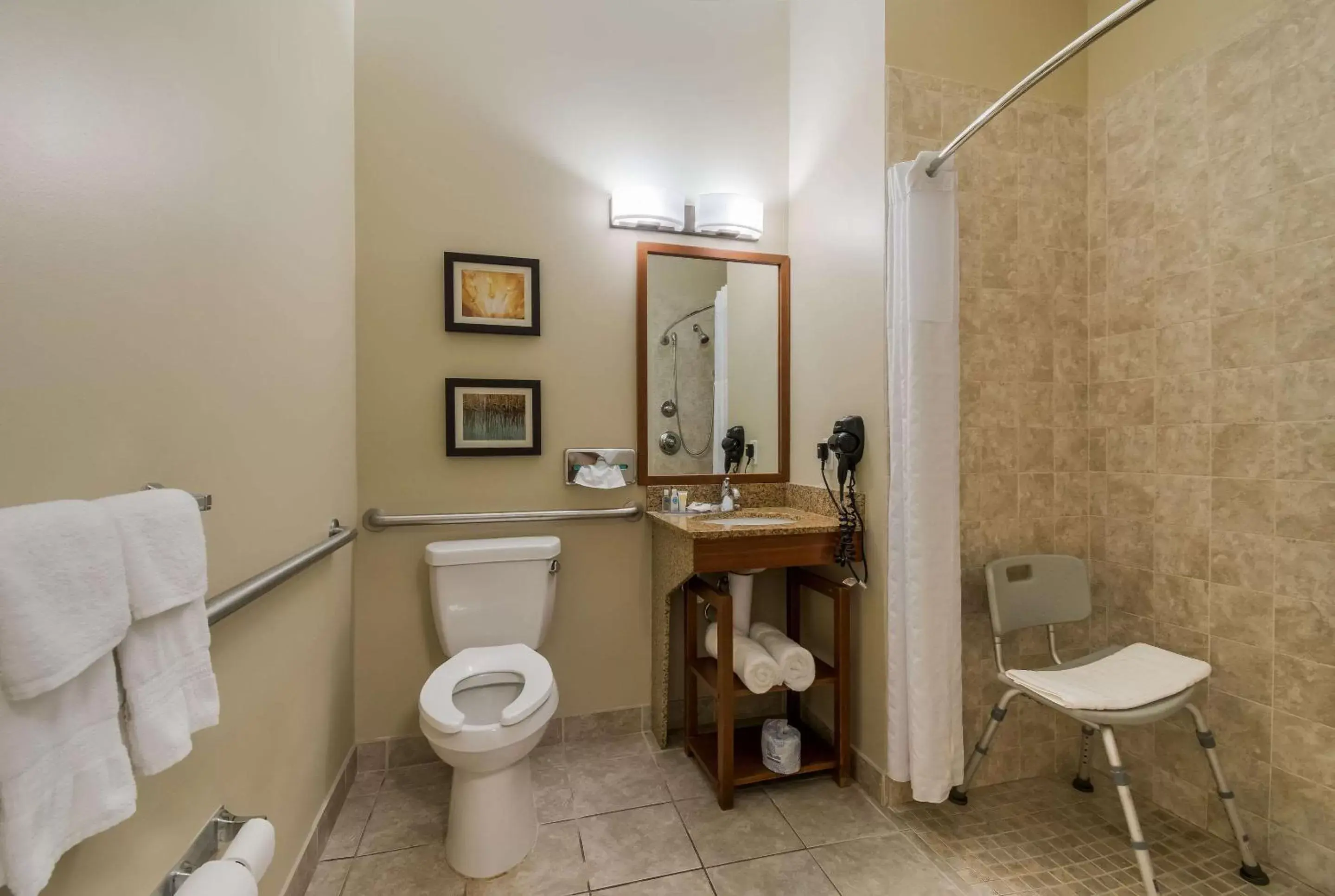 Bedroom, Bathroom in Comfort Inn & Suites Barnesville - Frackville