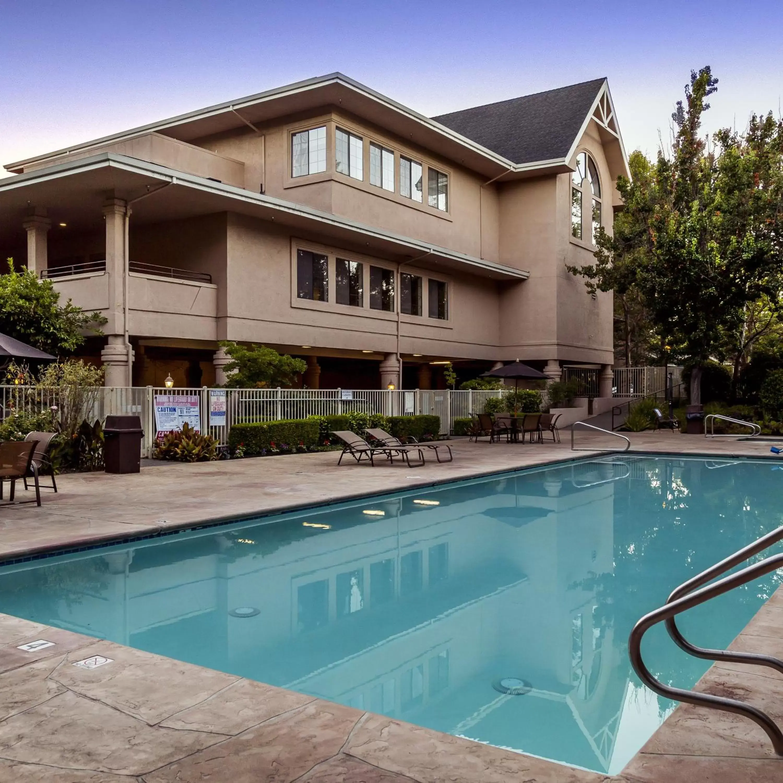 Swimming pool, Property Building in RiverPointe Napa Valley Resort