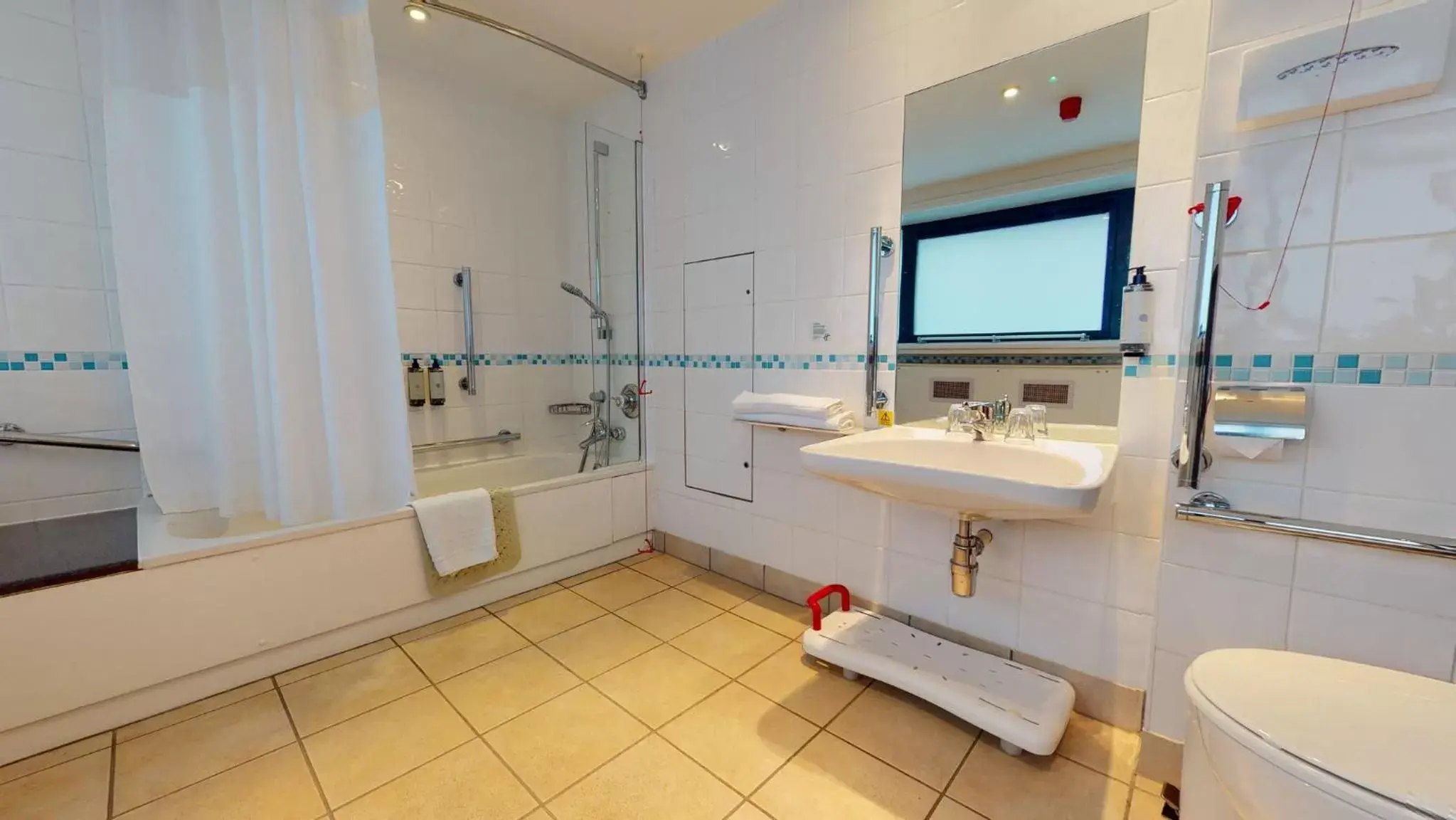 Bathroom in Holiday Inn Cardiff City, an IHG Hotel