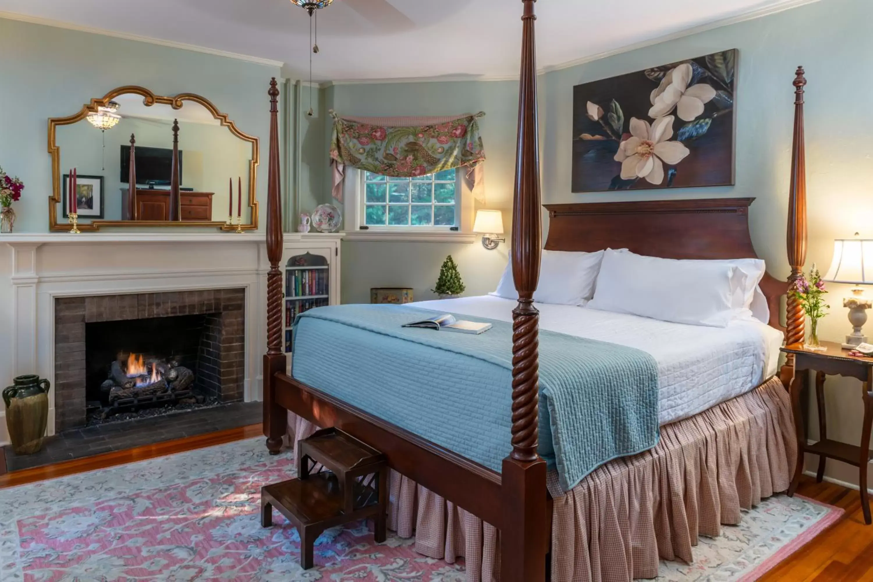 Photo of the whole room, Bed in Pinecrest Bed & Breakfast