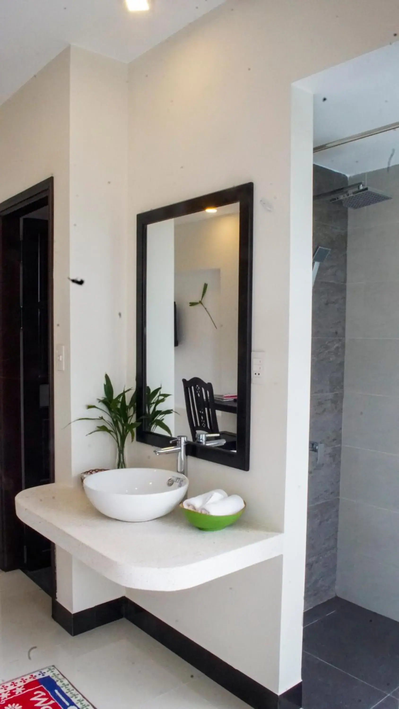 Shower, Bathroom in Starfruit Villa