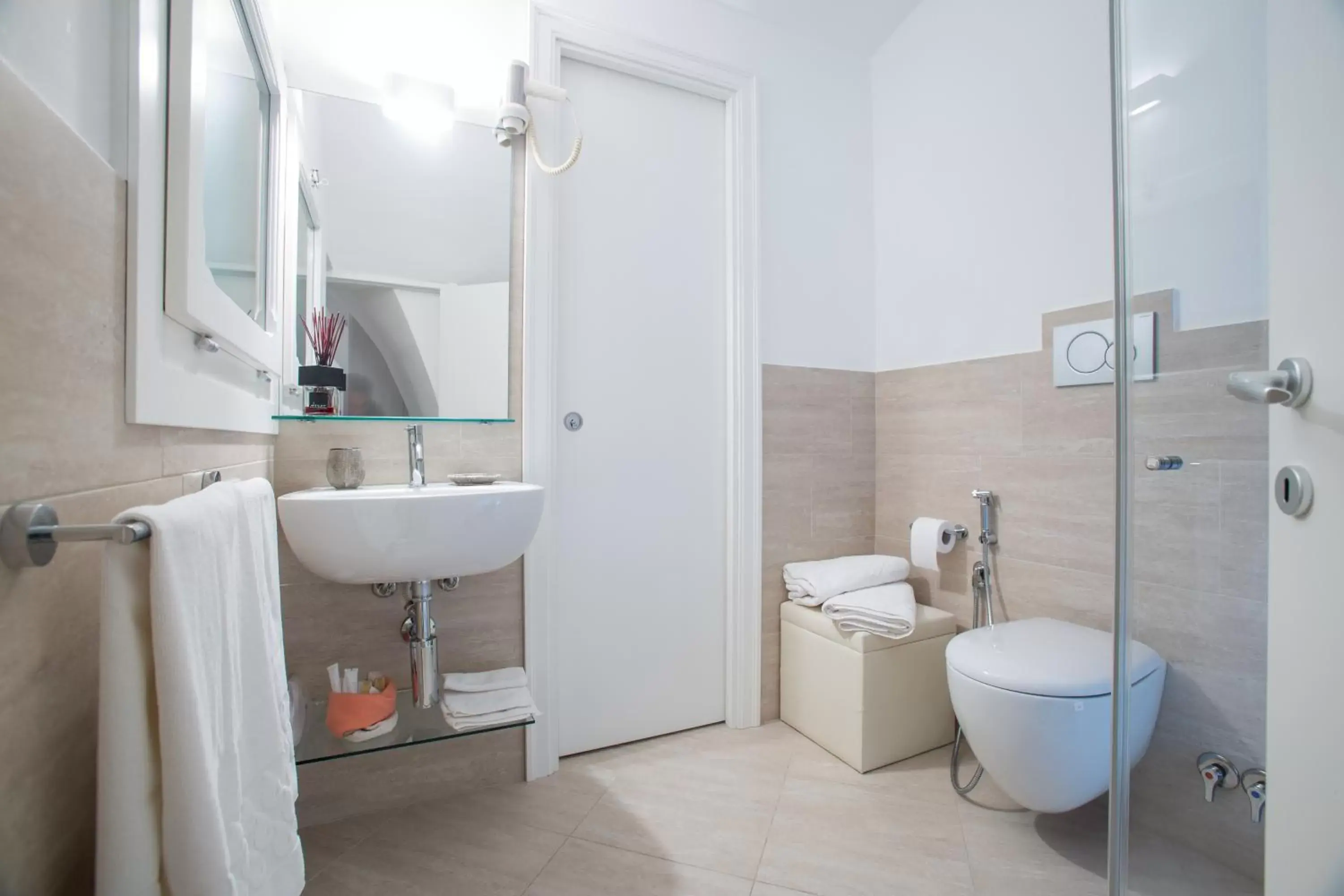 Shower, Bathroom in La Finestra sul Convitto B&B