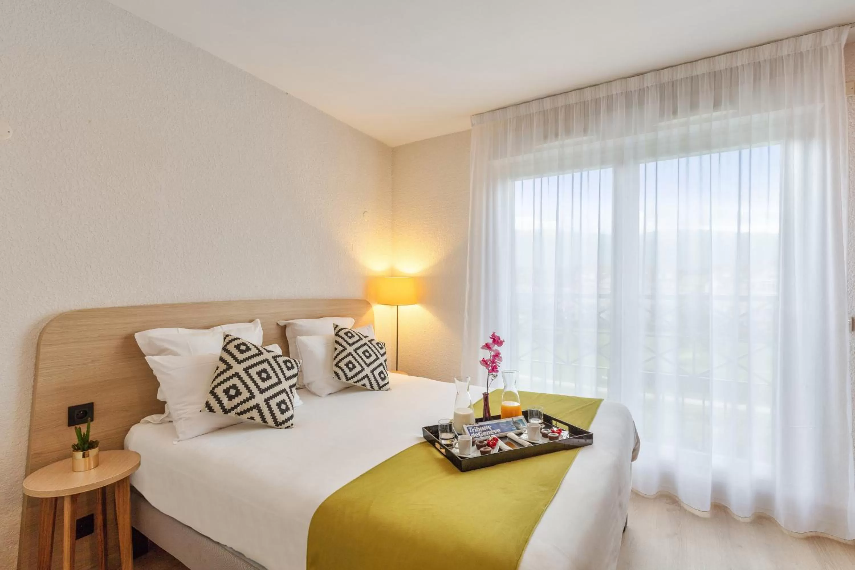 Bed in Quality Aparthotel Divonne - Portes de Geneve