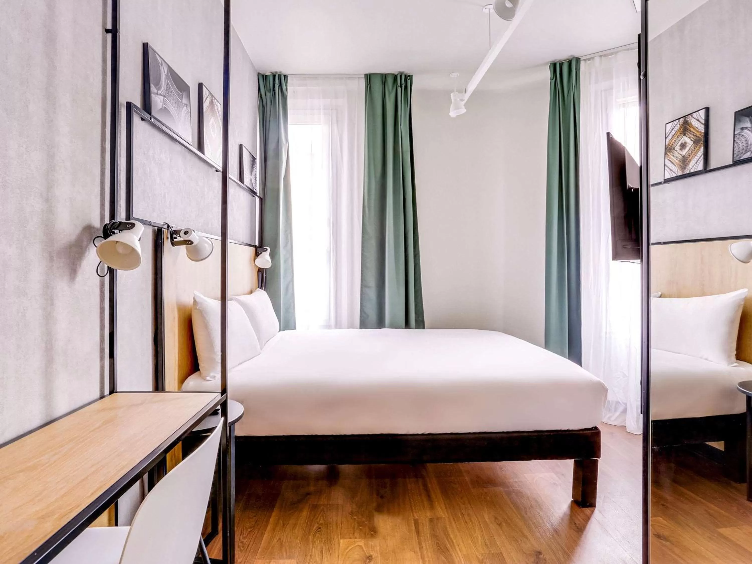 Photo of the whole room, Bed in ibis Daumesnil Porte Doree