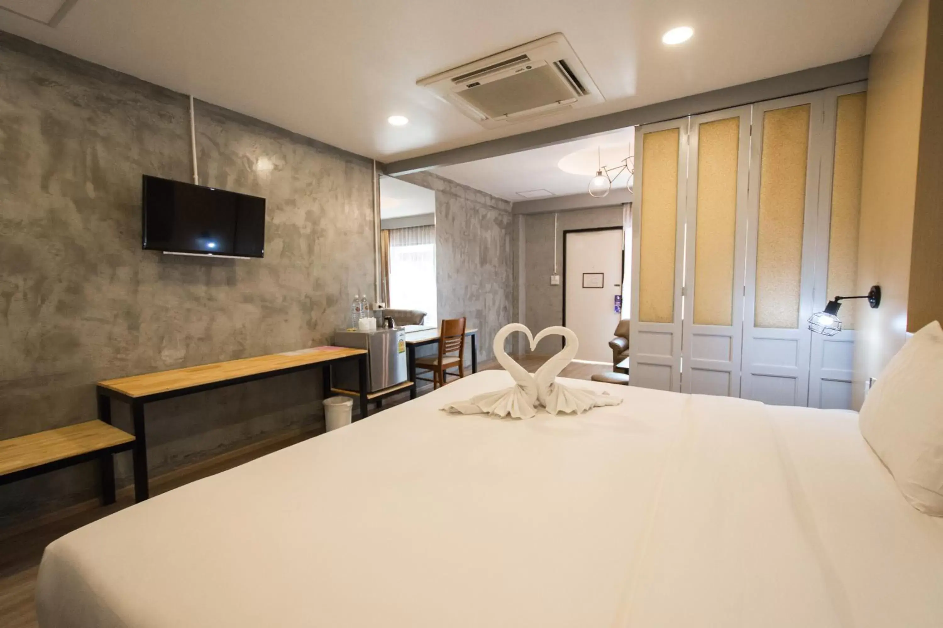 Bedroom, Bed in Basaya Beach Hotel & Resort