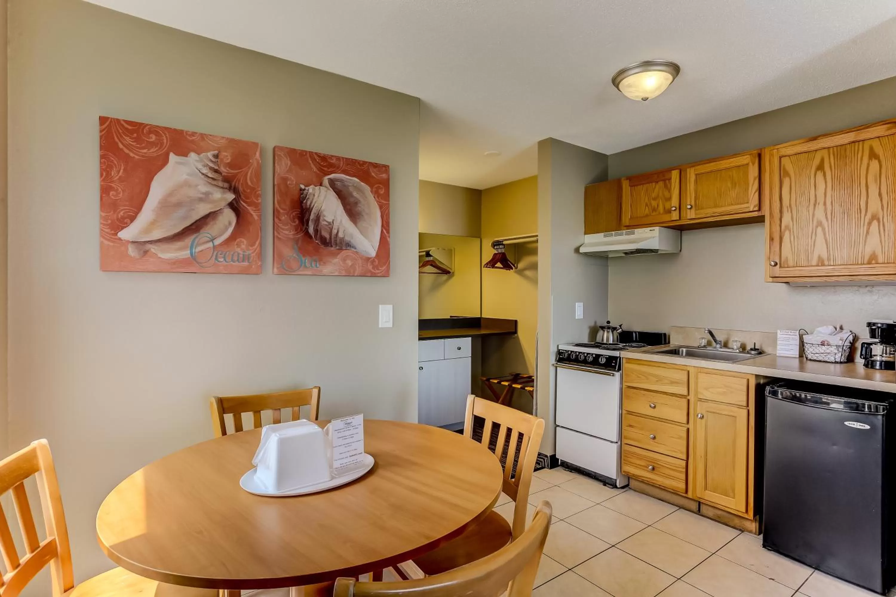 Kitchen or kitchenette in Beachside Motel - Amelia Island