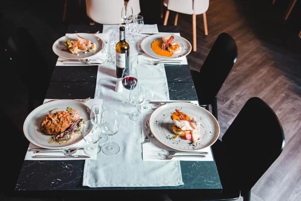 Restaurant/places to eat in Arche Hotel Lublin