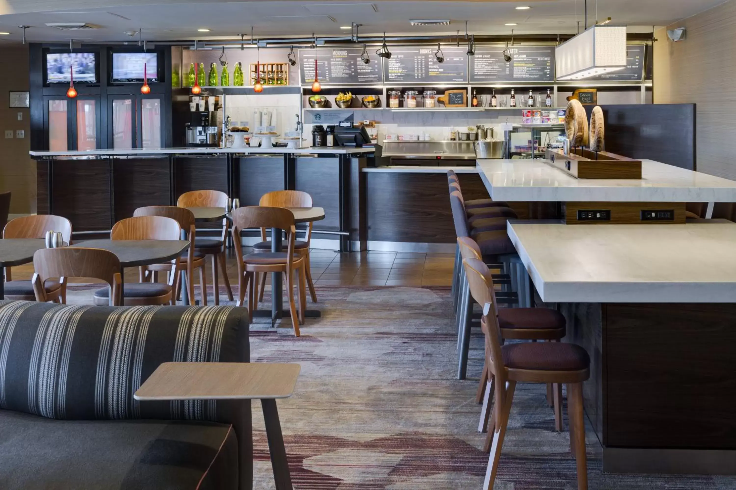 Restaurant/places to eat, Lounge/Bar in Courtyard by Marriott Providence Warwick
