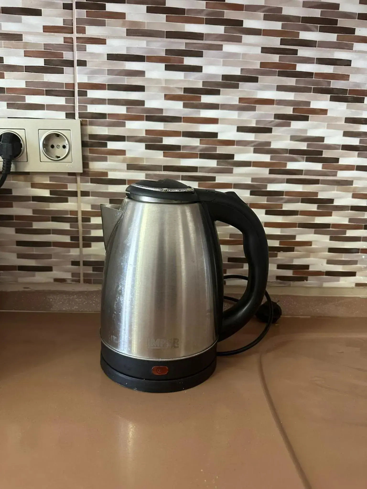 Coffee/tea facilities in Overland Residence