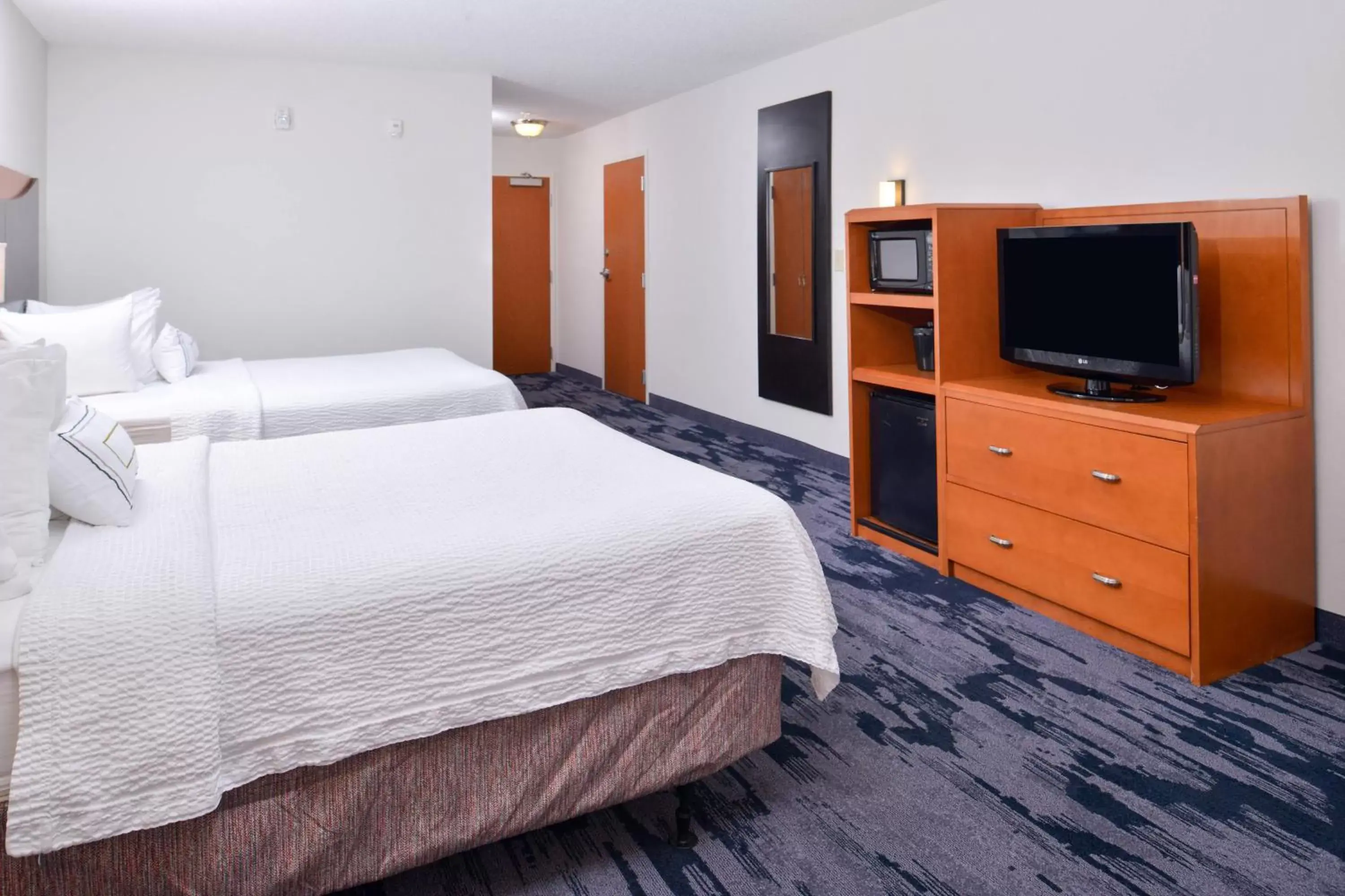 Photo of the whole room, Bed in Fairfield Inn and Suites by Marriott Birmingham Pelham/I-65