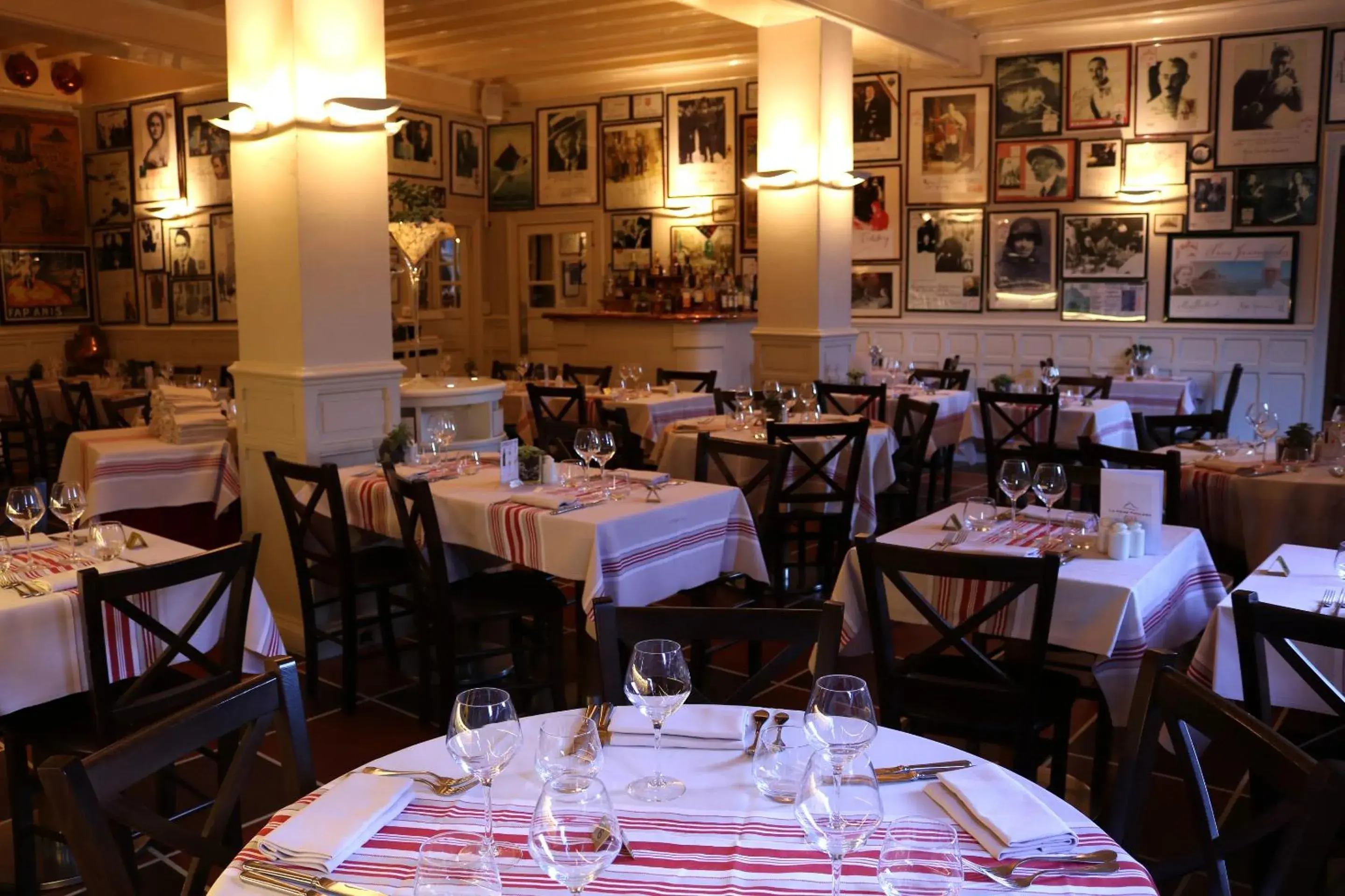 Restaurant/Places to Eat in Les Terrasses Poulard