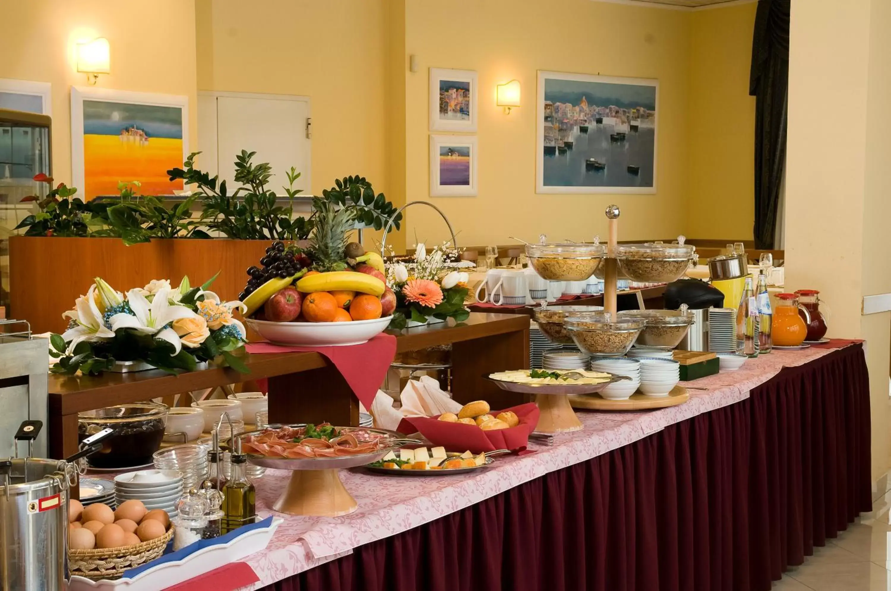 Buffet breakfast in Hotel Semifonte