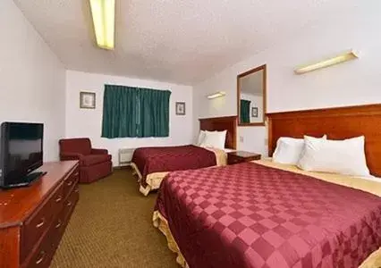 Standard Queen Room with Two Queen Beds - Non Smoking  in Rodeway Inn West Fargo