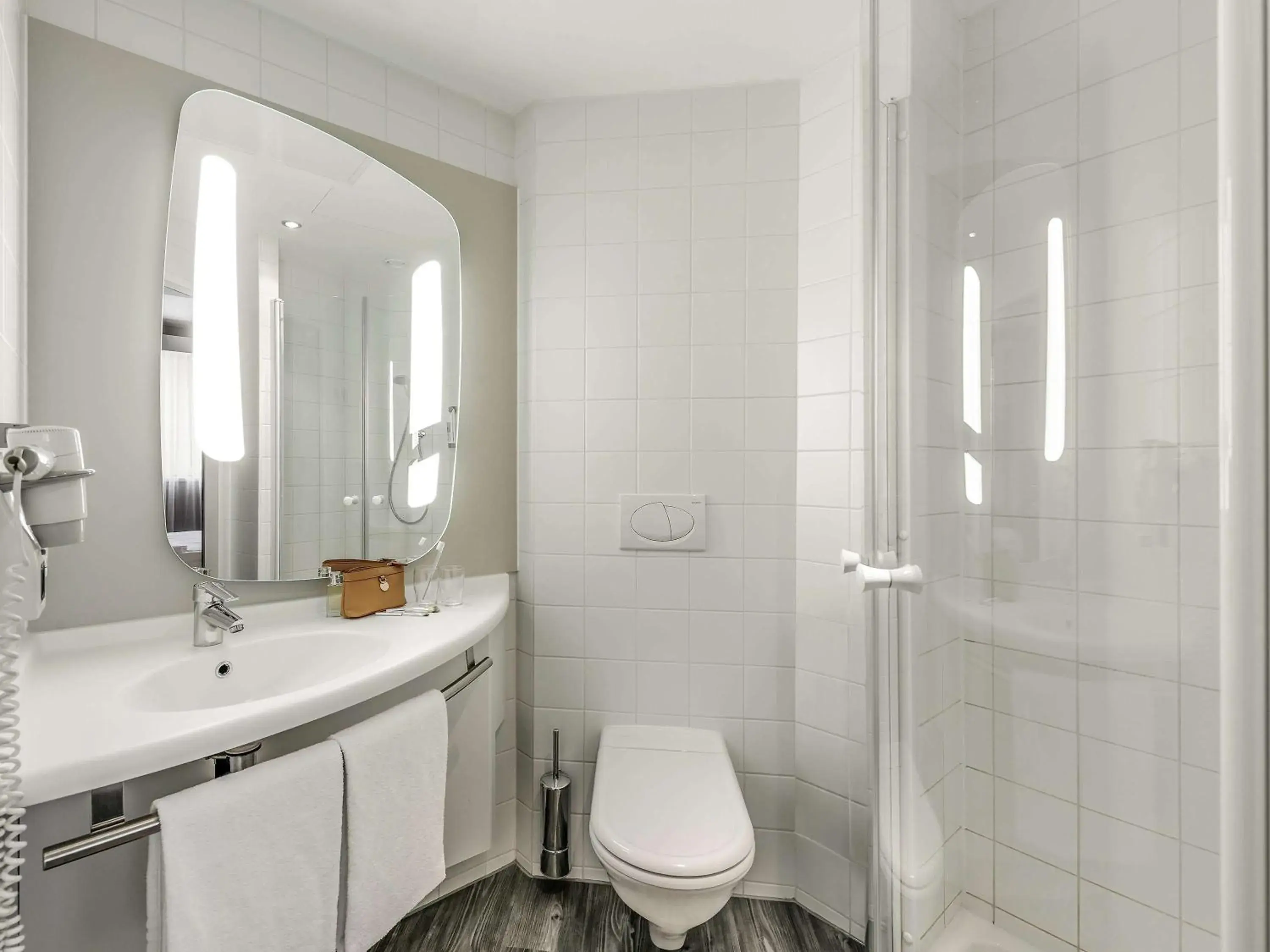 Photo of the whole room, Bathroom in ibis Paris Place d’Italie 13ème
