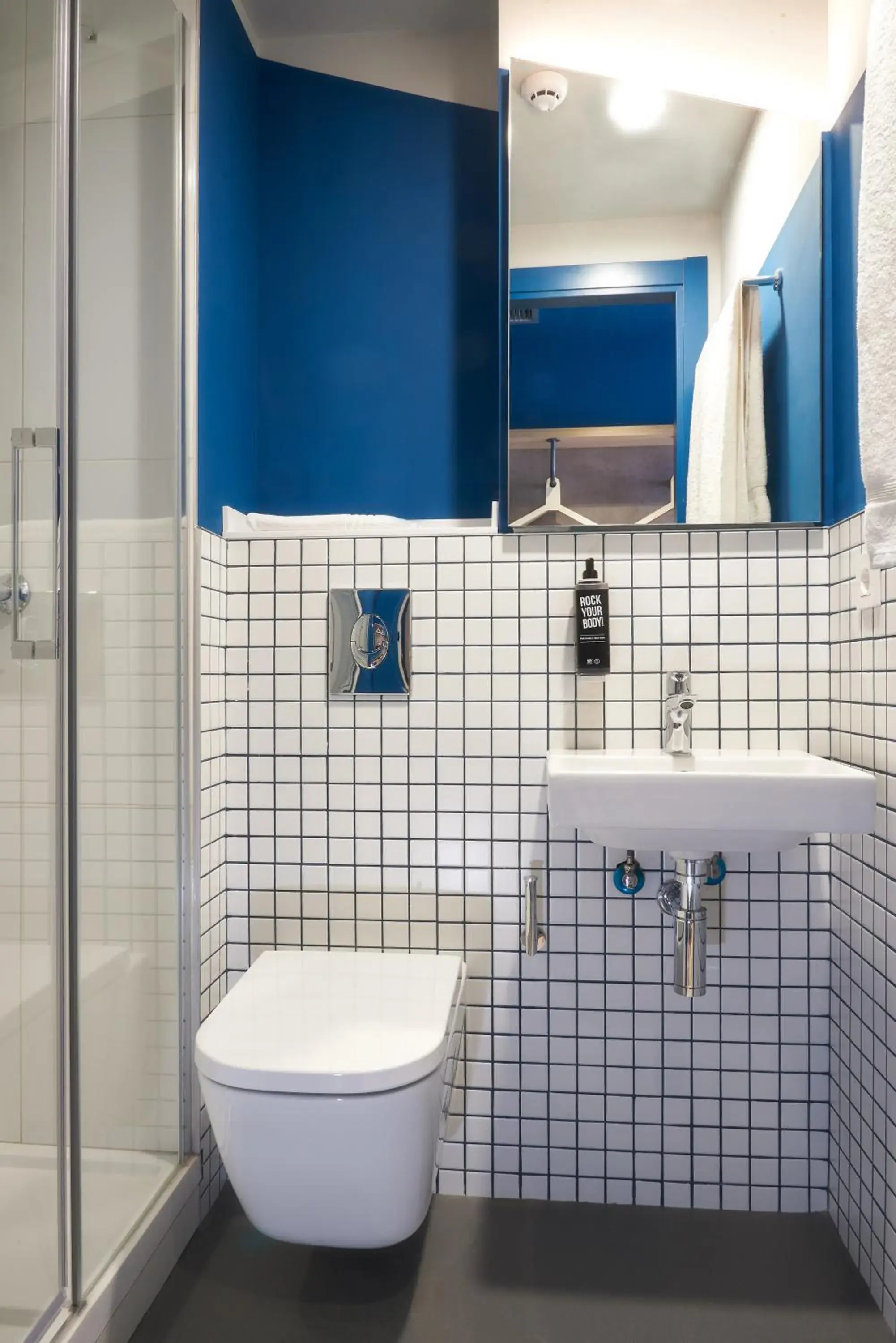 Bathroom in ibis budget Vitoria Gasteiz