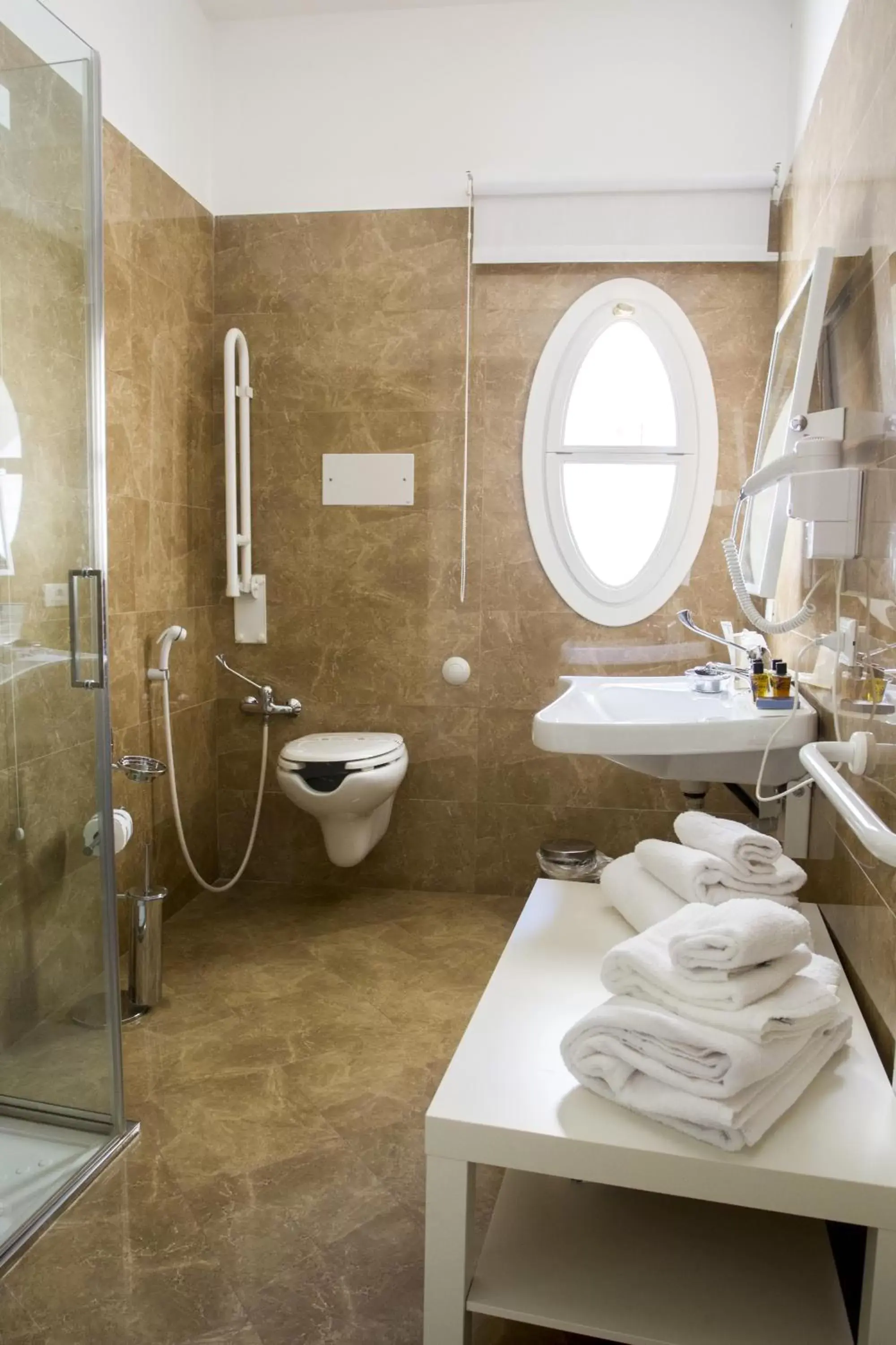 Shower, Bathroom in Hotel Palazzo Brunaccini