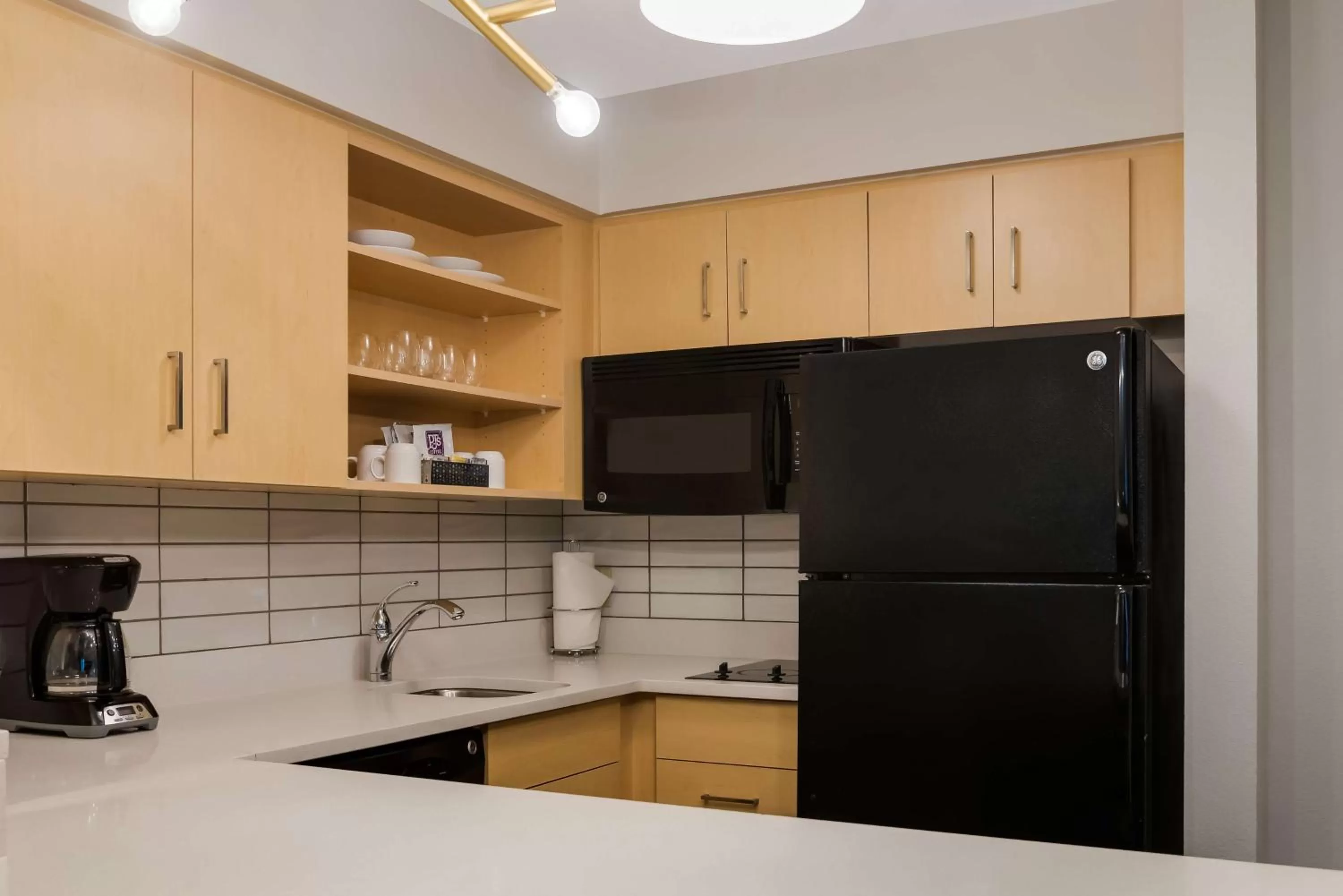 Kitchen or kitchenette in Sonesta ES Suites Andover Boston