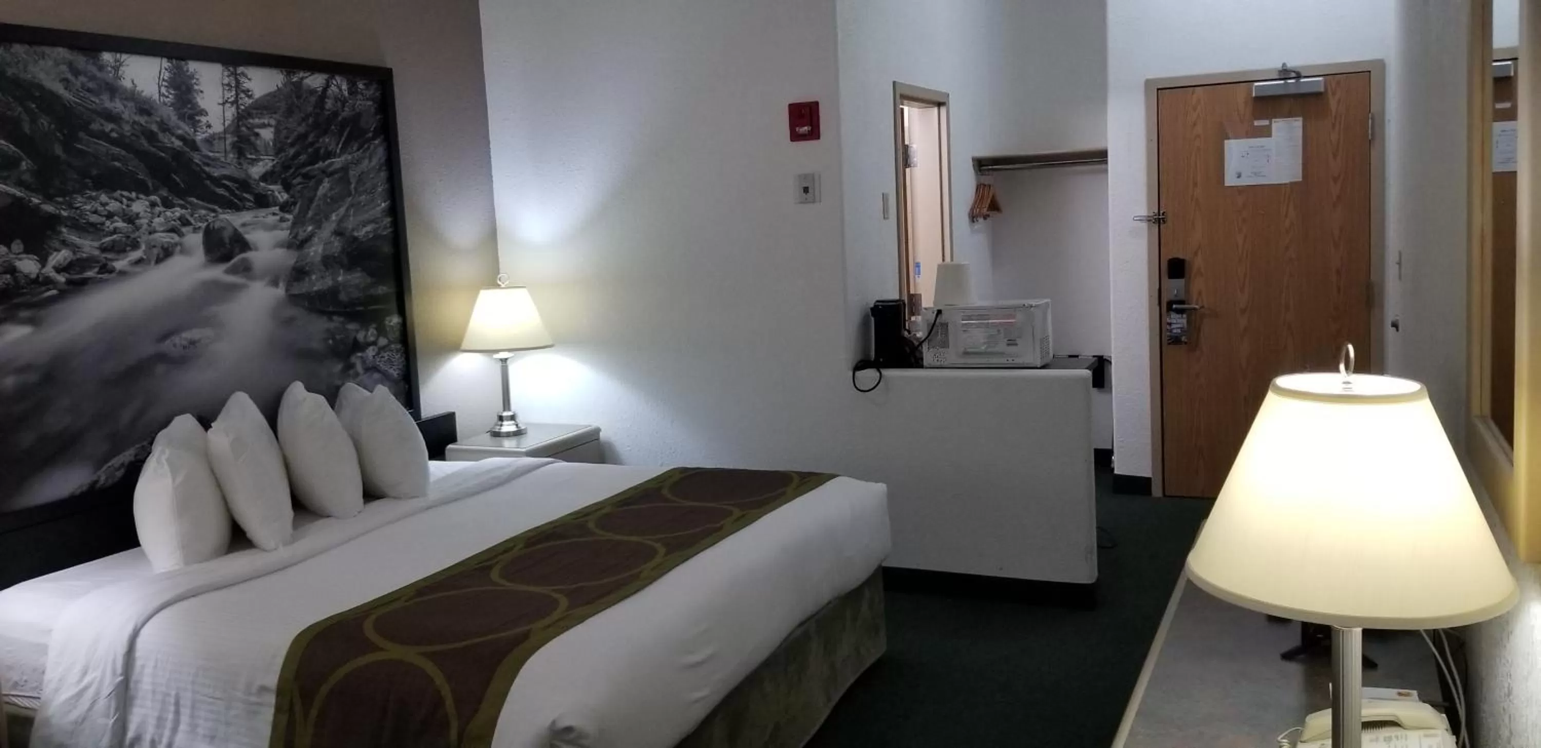 Photo of the whole room, Bed in Super 8 by Wyndham Pincher Creek AB