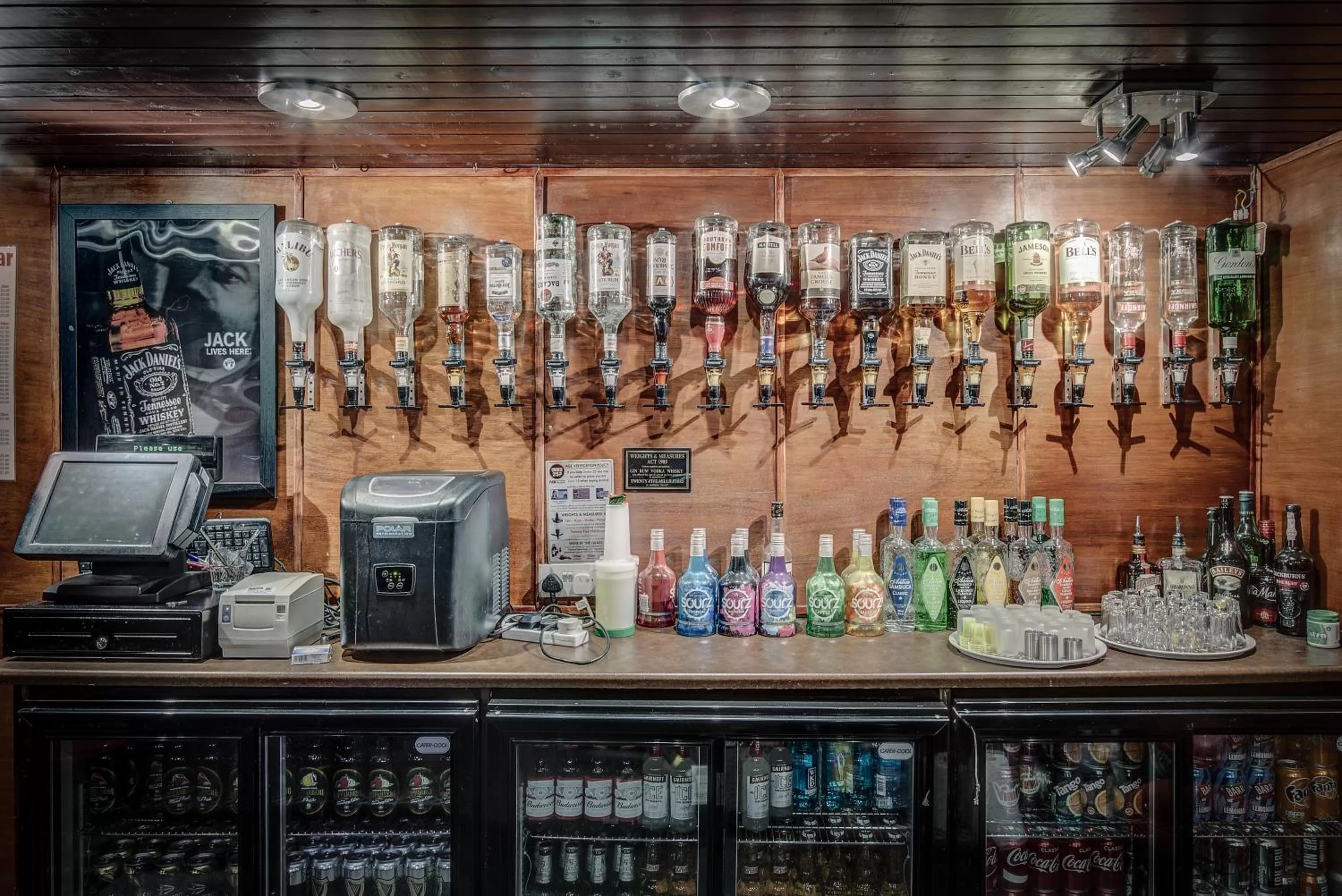 Lounge or bar in The Sandringham Court Hotel & Apartment Welcoming Large and Small Groups for 15 years