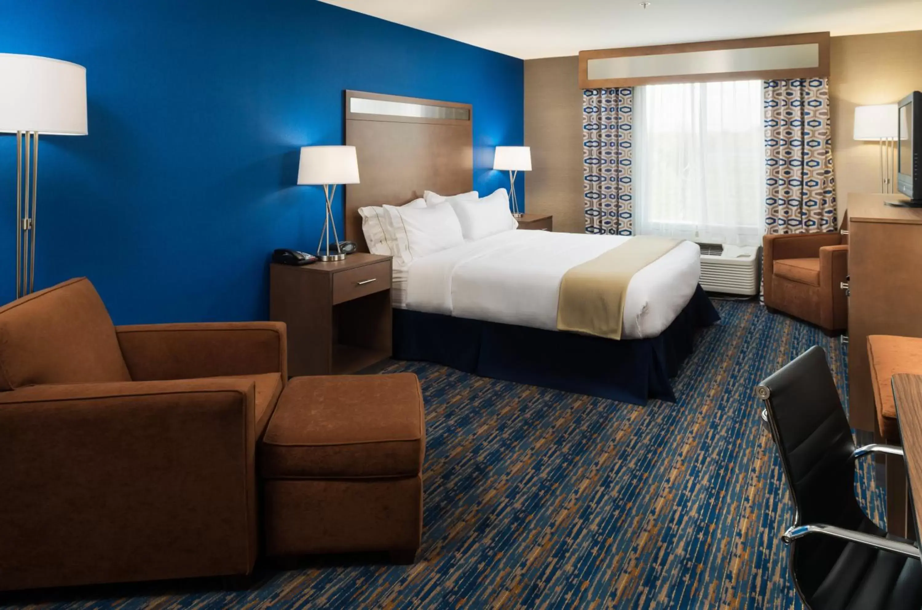 Photo of the whole room in Holiday Inn Express Rocklin - Galleria Area, an IHG Hotel