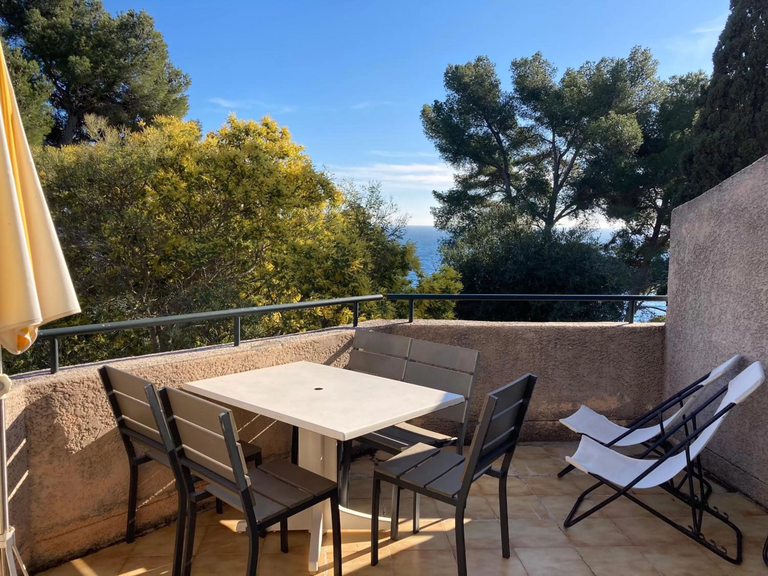 Apartment with Garden View in Hôtel Le Provençal - Rénové en 2025 - Bord de Mer