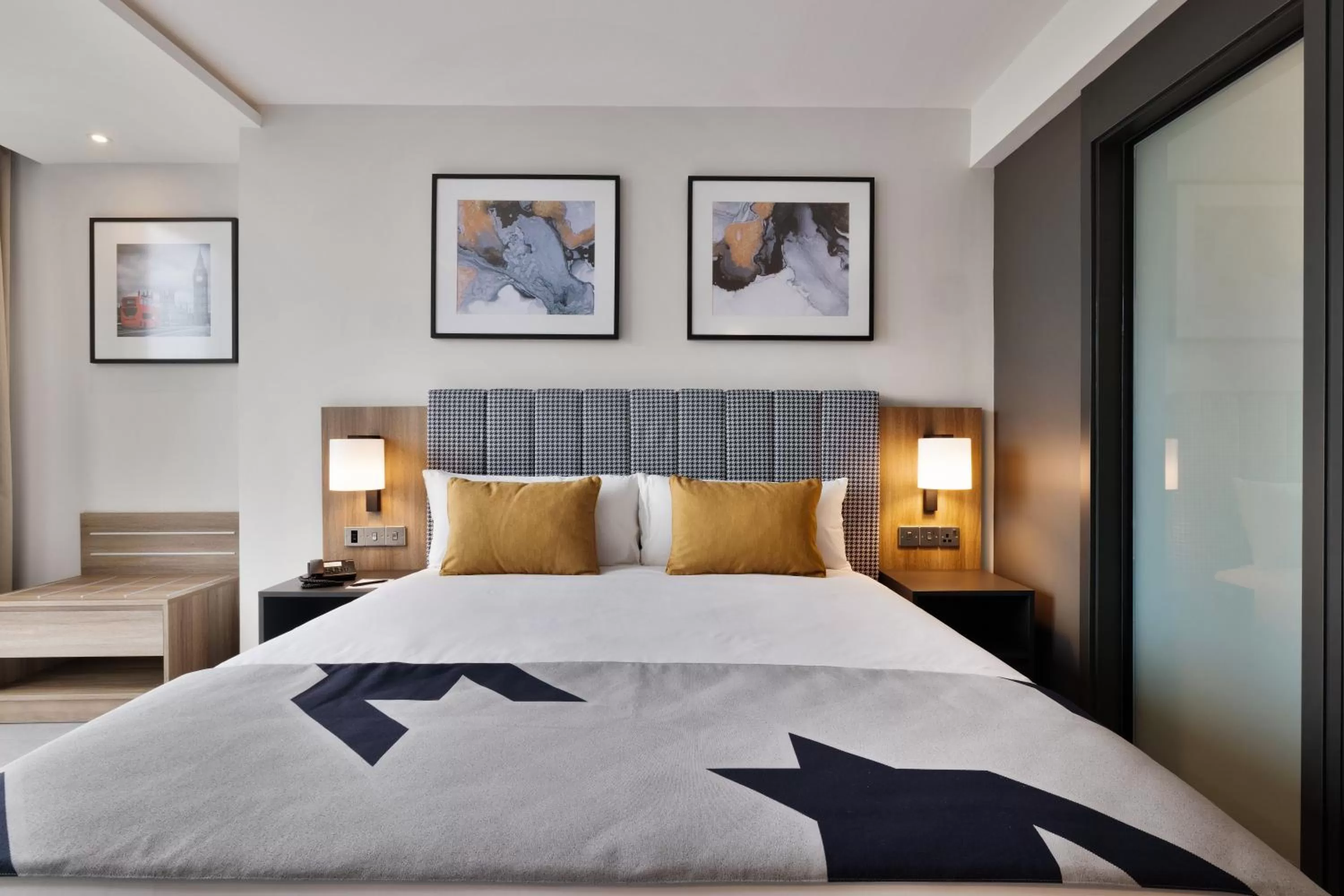 Bed in Riu Plaza London Victoria