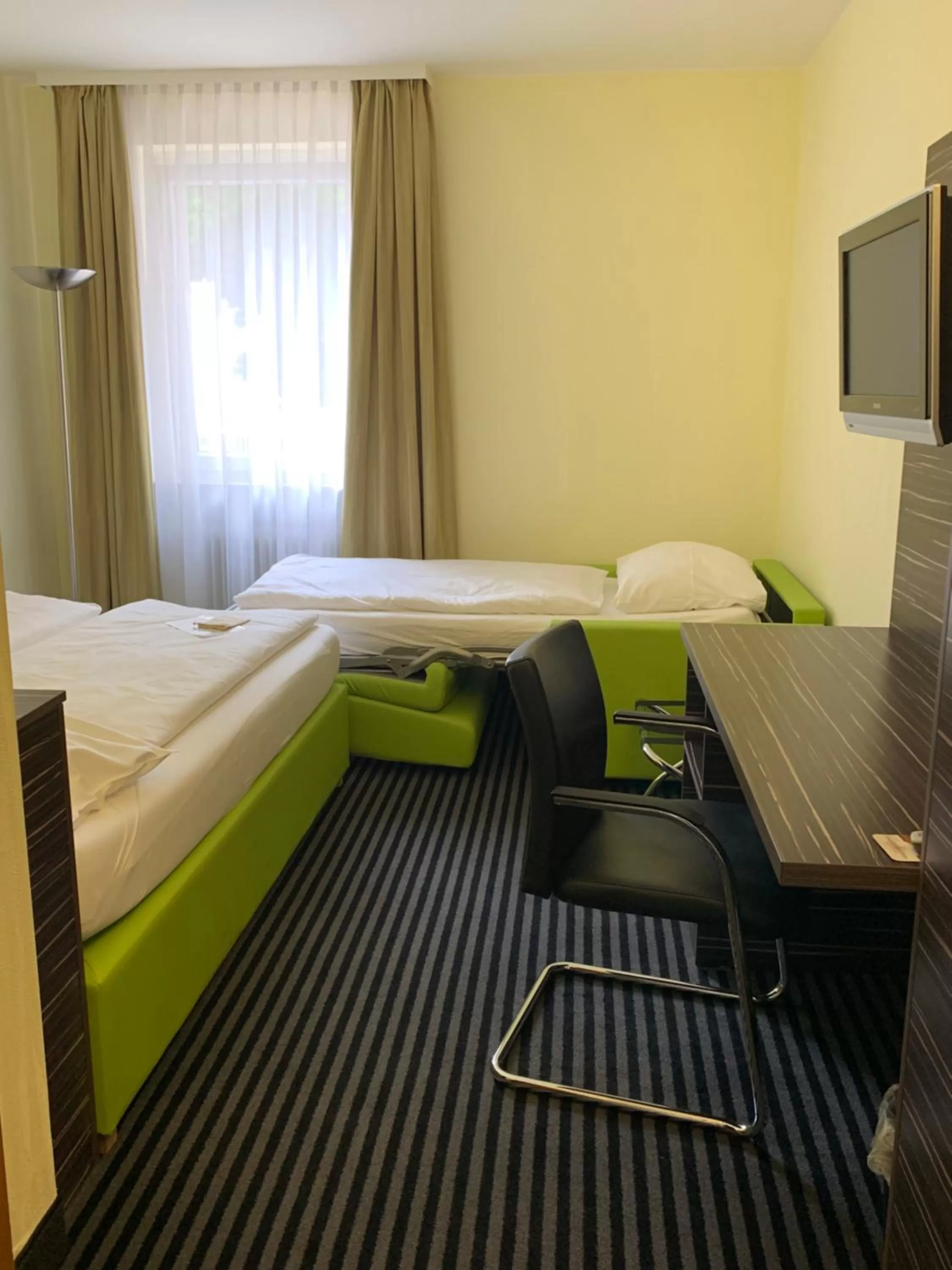 Photo of the whole room, Bed in Behringers City Hotel Nürnberg