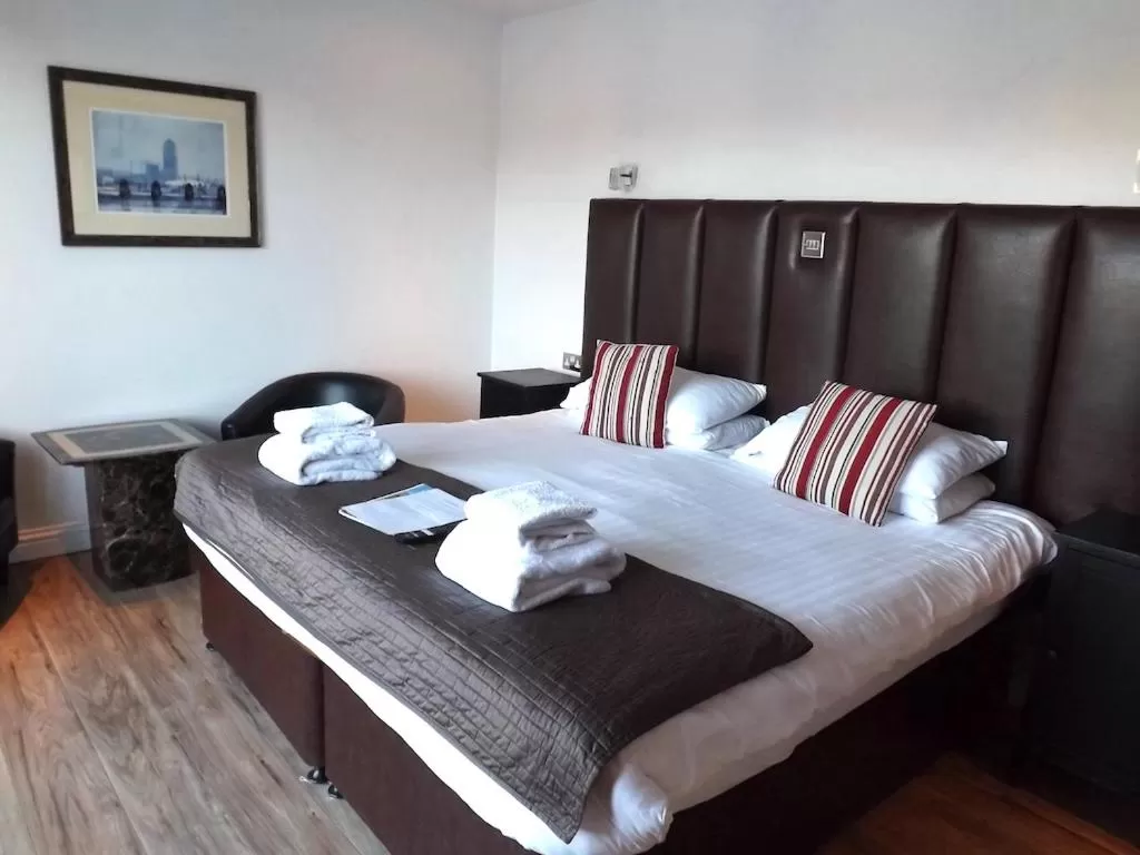 Bed in The Inn on the Loch