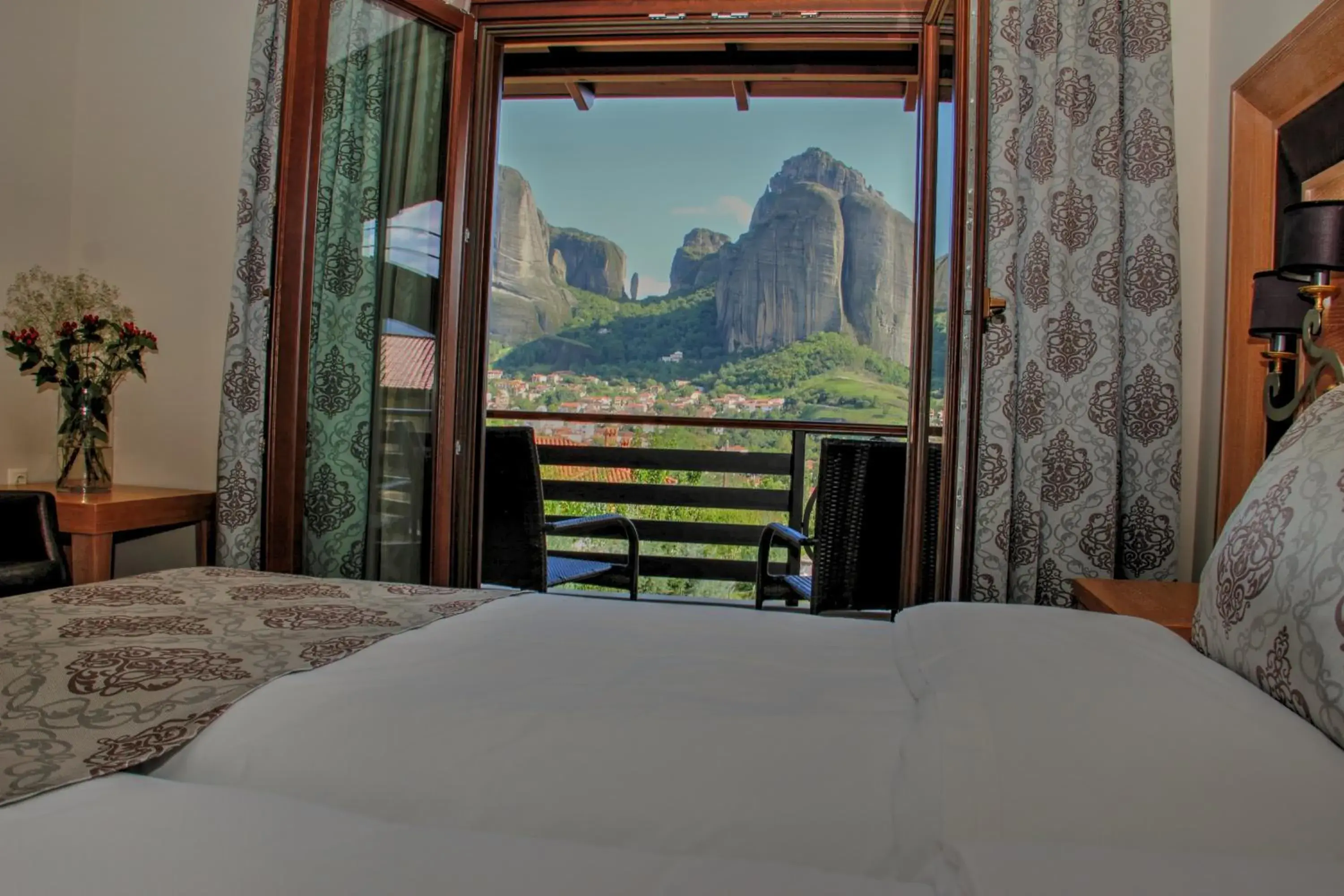 Bedroom, Bed in Grand Meteora Hotel