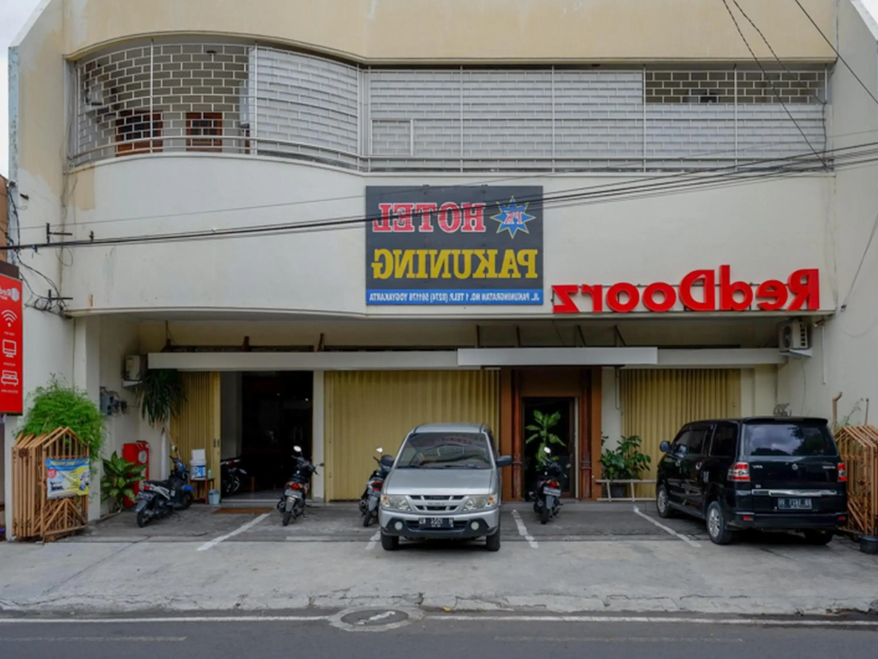 Property Building in RedDoorz near Tugu Yogyakarta