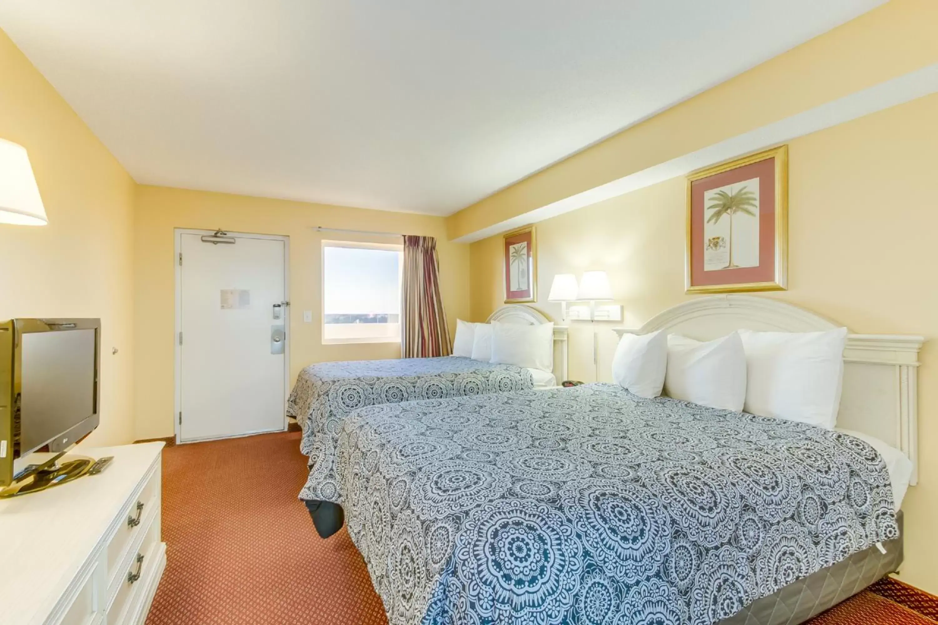 Bedroom, Bed in Oceanfront Condo Camelot By the Sea