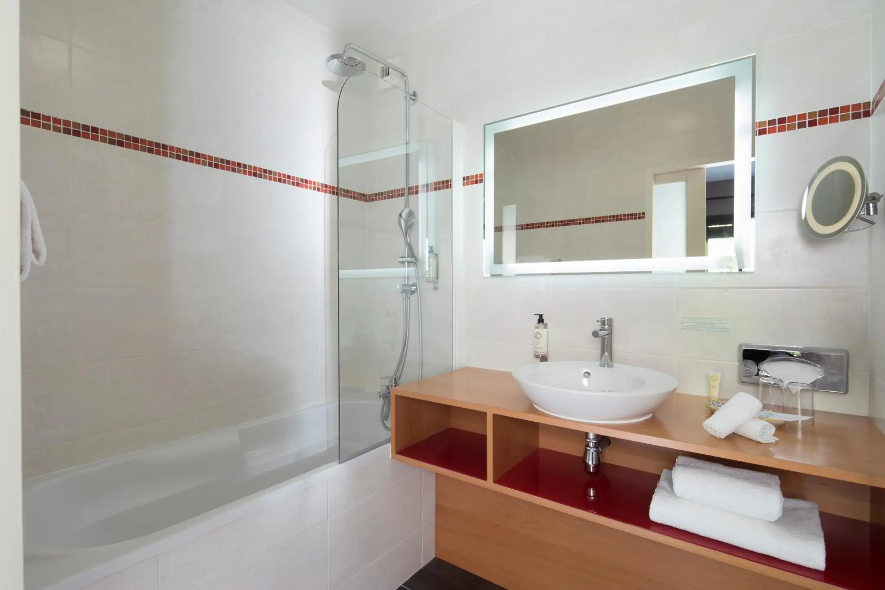 Bathroom in Best Western Plus Hotel De La Regate