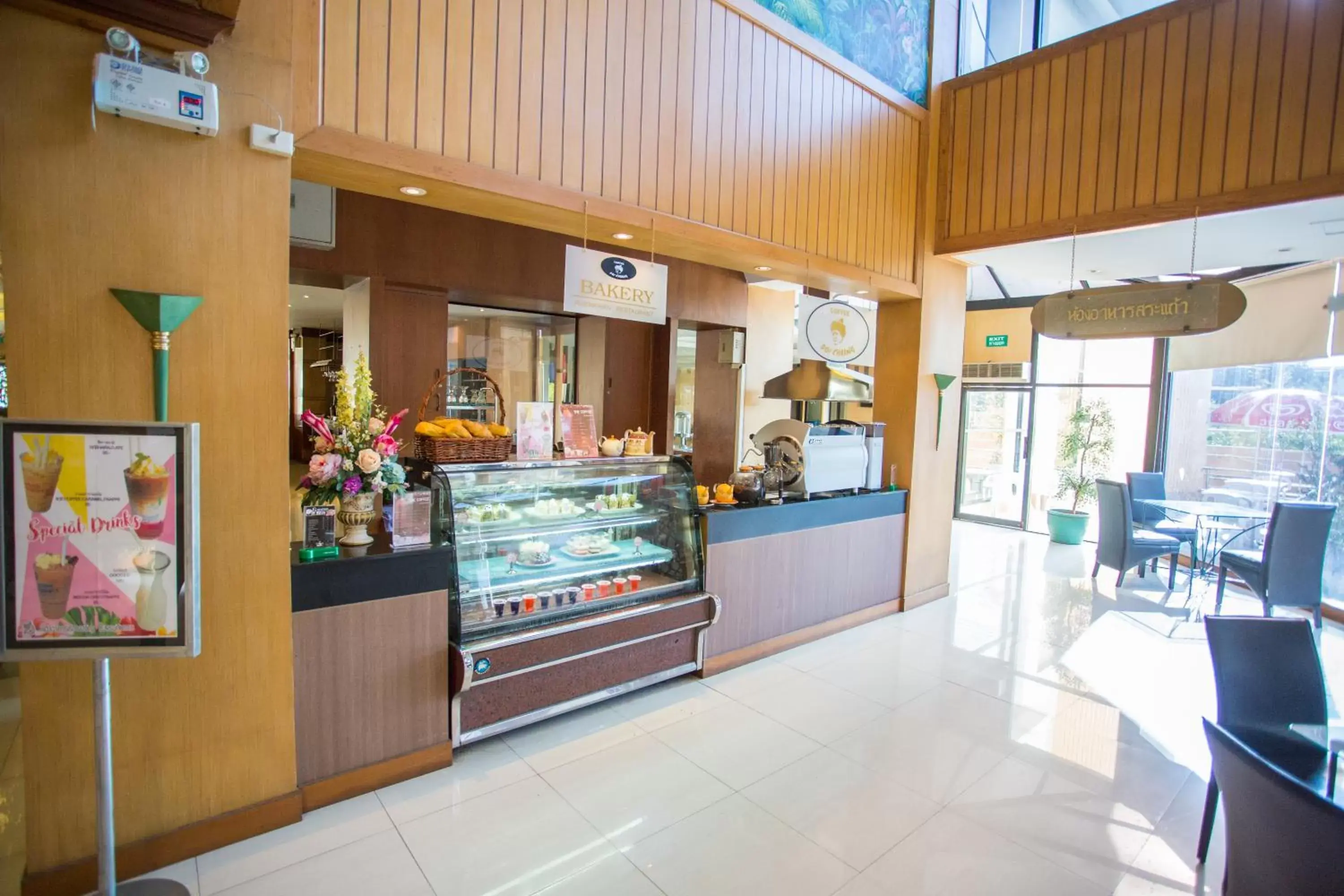 Restaurant/places to eat in Seeharaj Hotel Restaurant/places to eat in Seeharaj Hotel