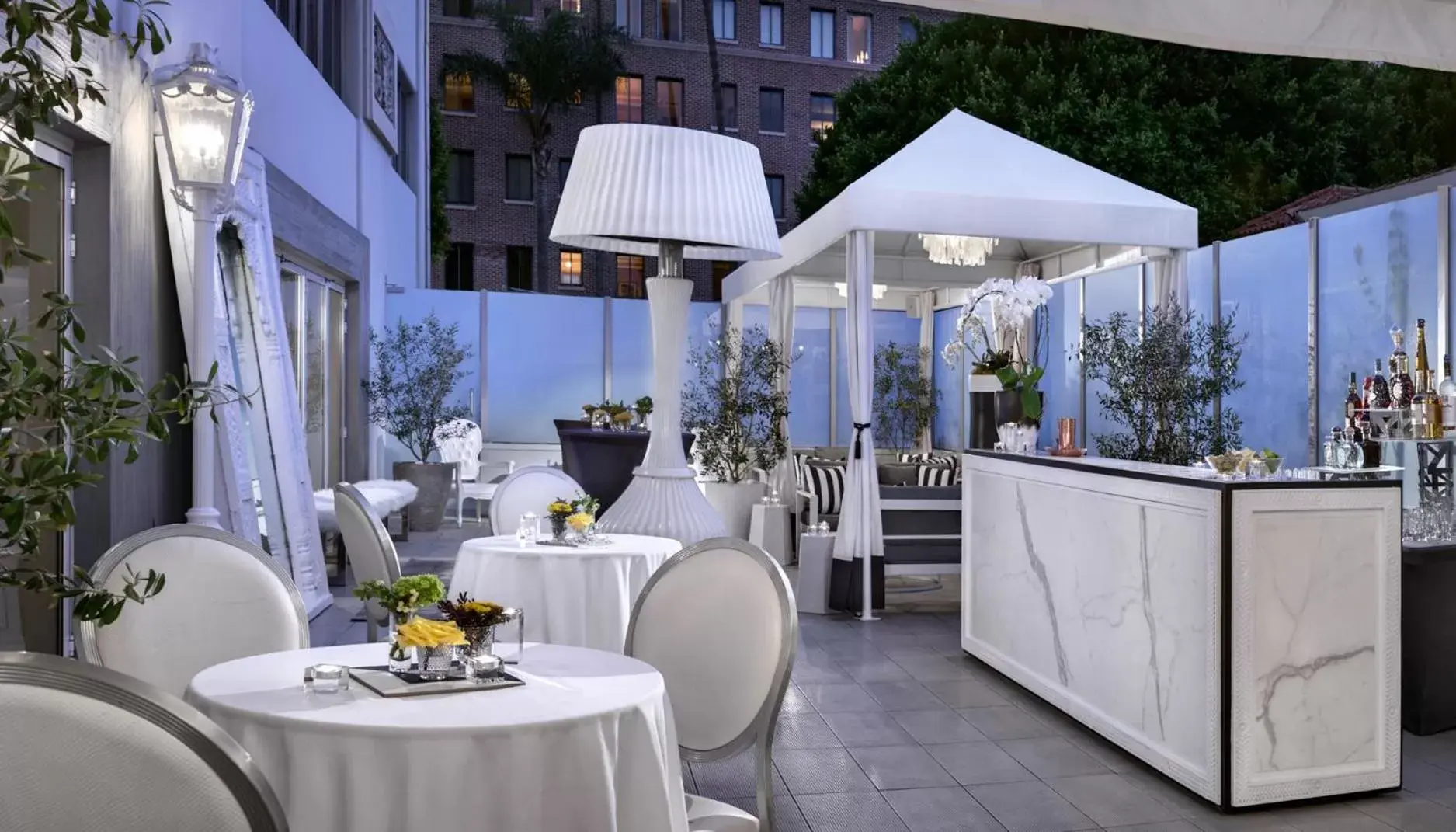 Balcony/Terrace, Restaurant/Places to Eat in Huntley Santa Monica Beach