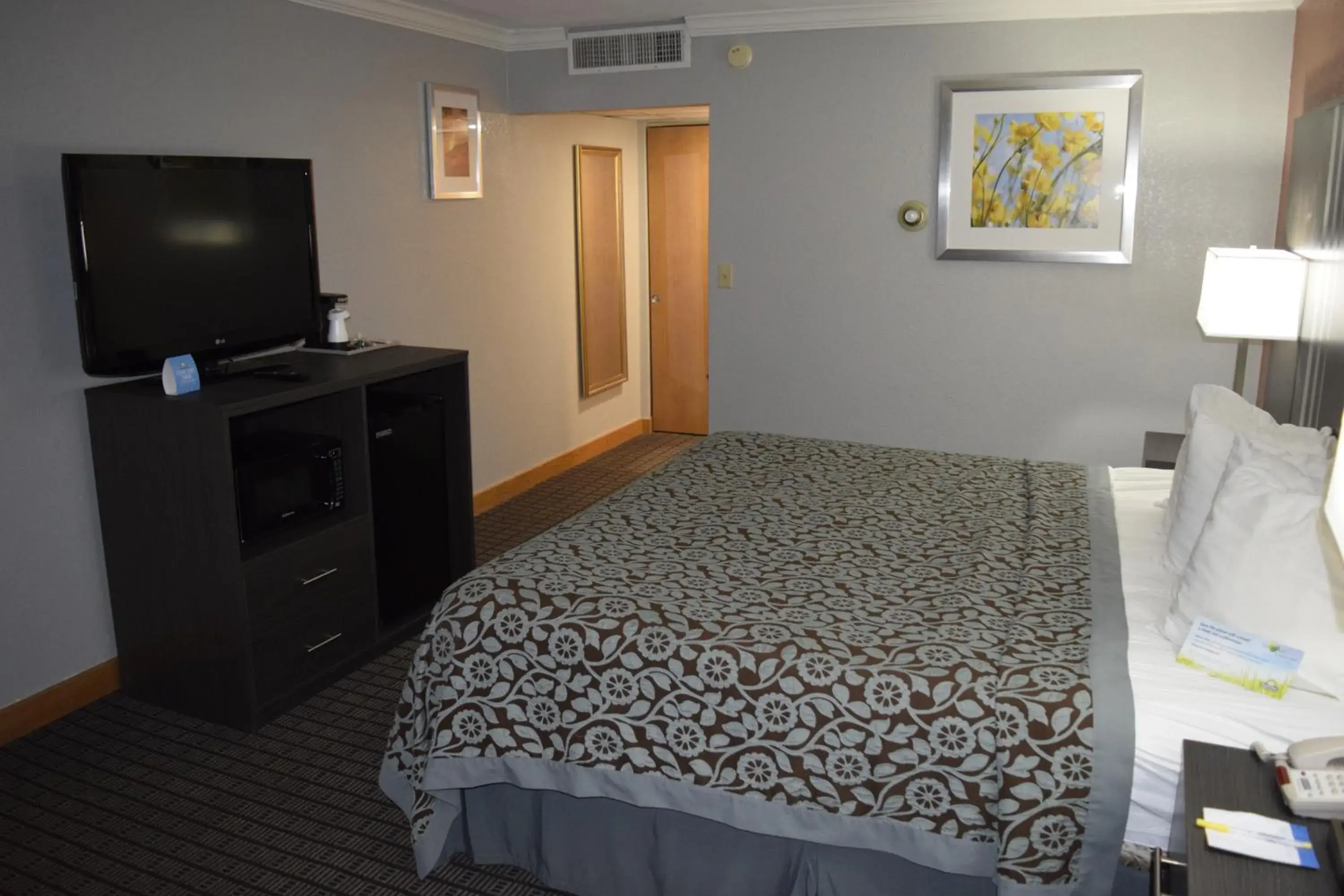 Bed in Days Inn by Wyndham Rock Falls