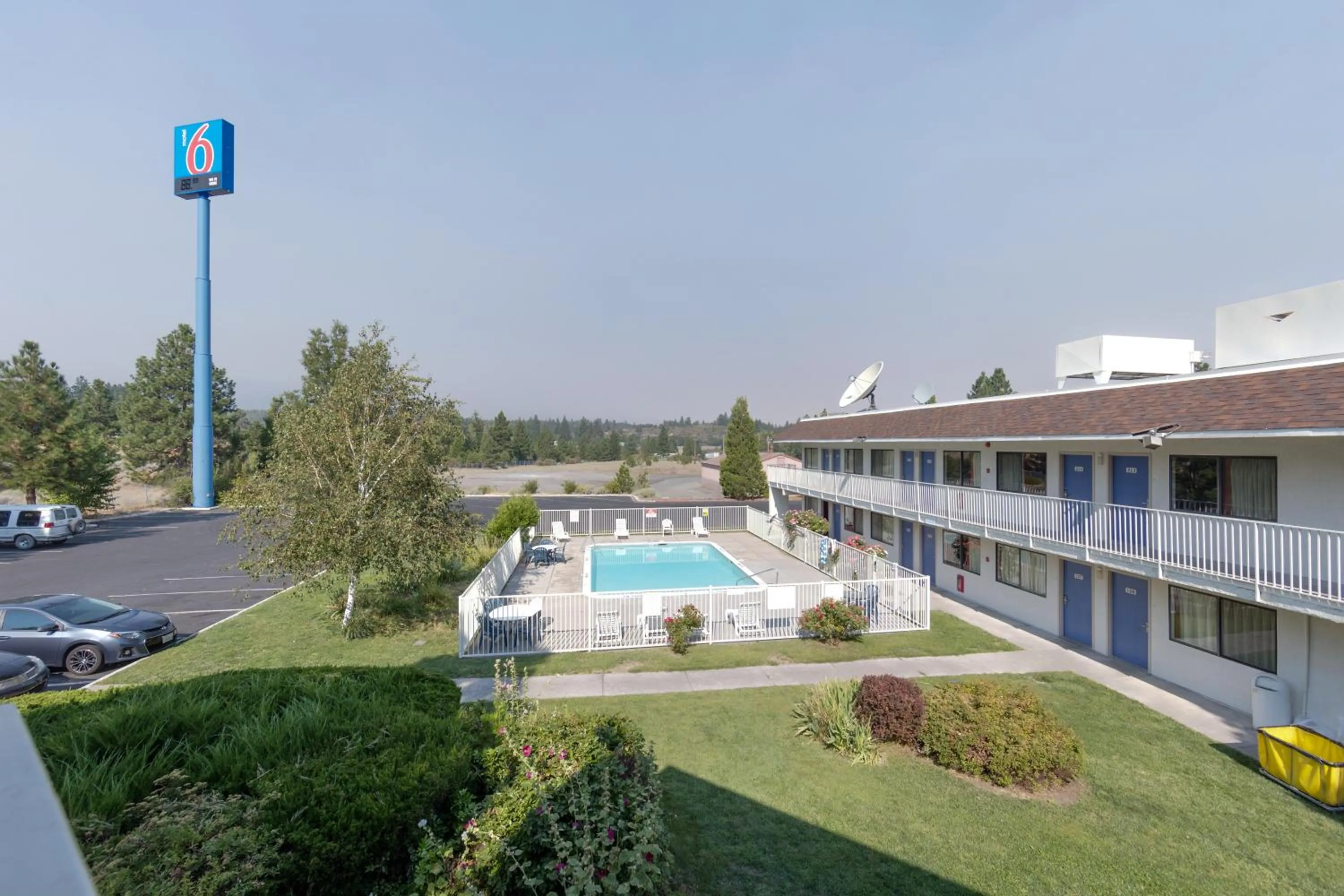 Swimming pool in Motel 6 Weed - Mount Shasta