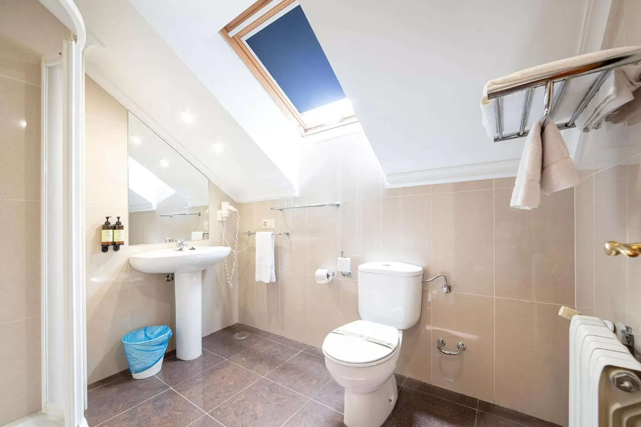 Bathroom in Hotel Puerto de Candás