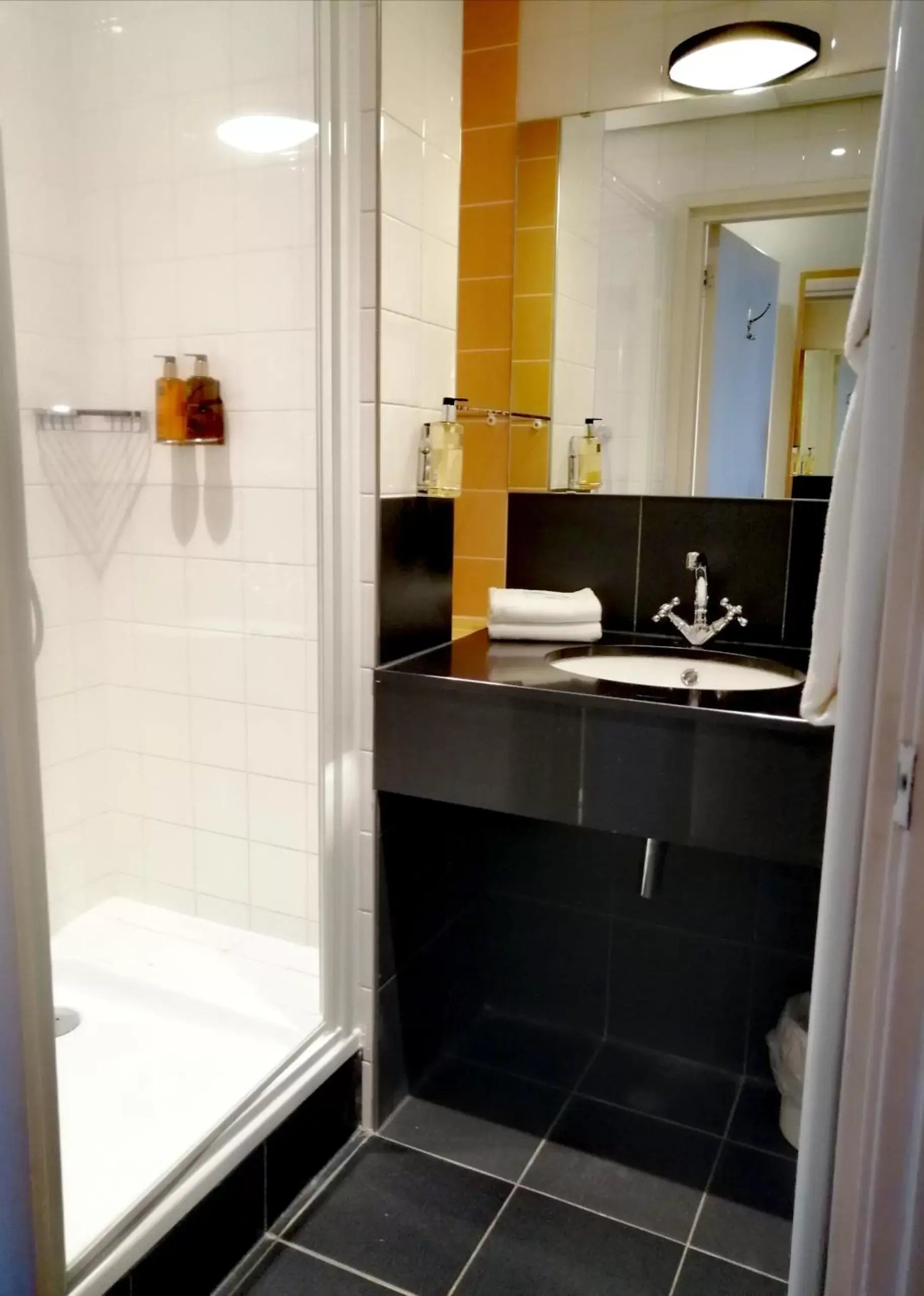 Bathroom in Hotel Wesseling