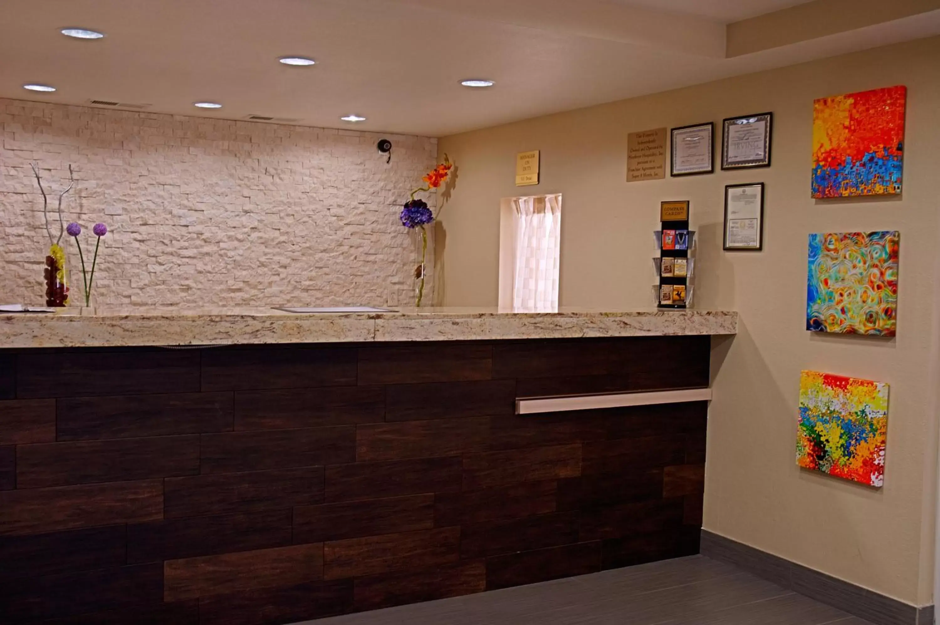 Lobby or reception in Super 8 by Wyndham Irving/DFW Apt/North Lobby or reception in Super 8 by Wyndham Irving/DFW Apt/North