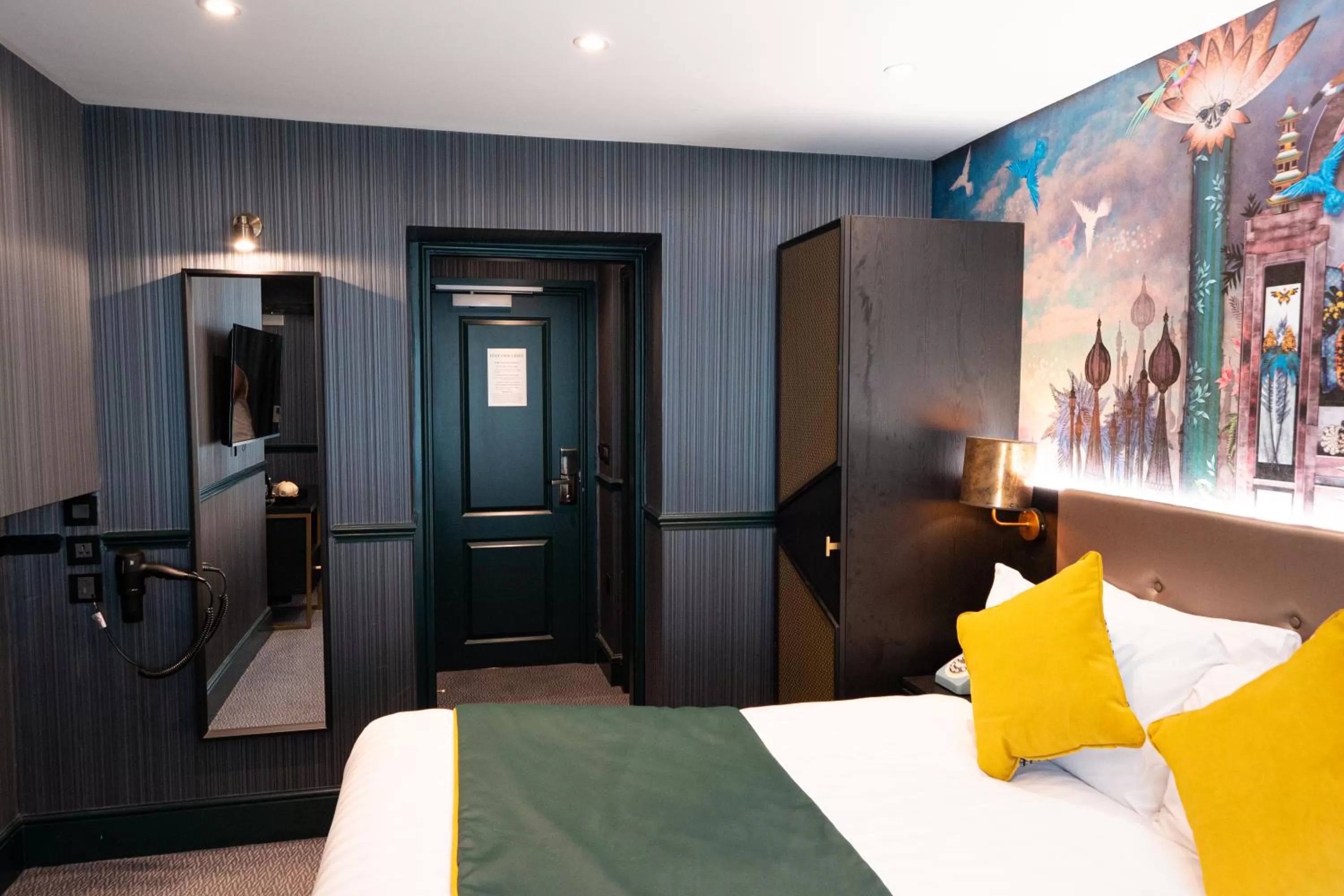 Bed in Hyde Park Green