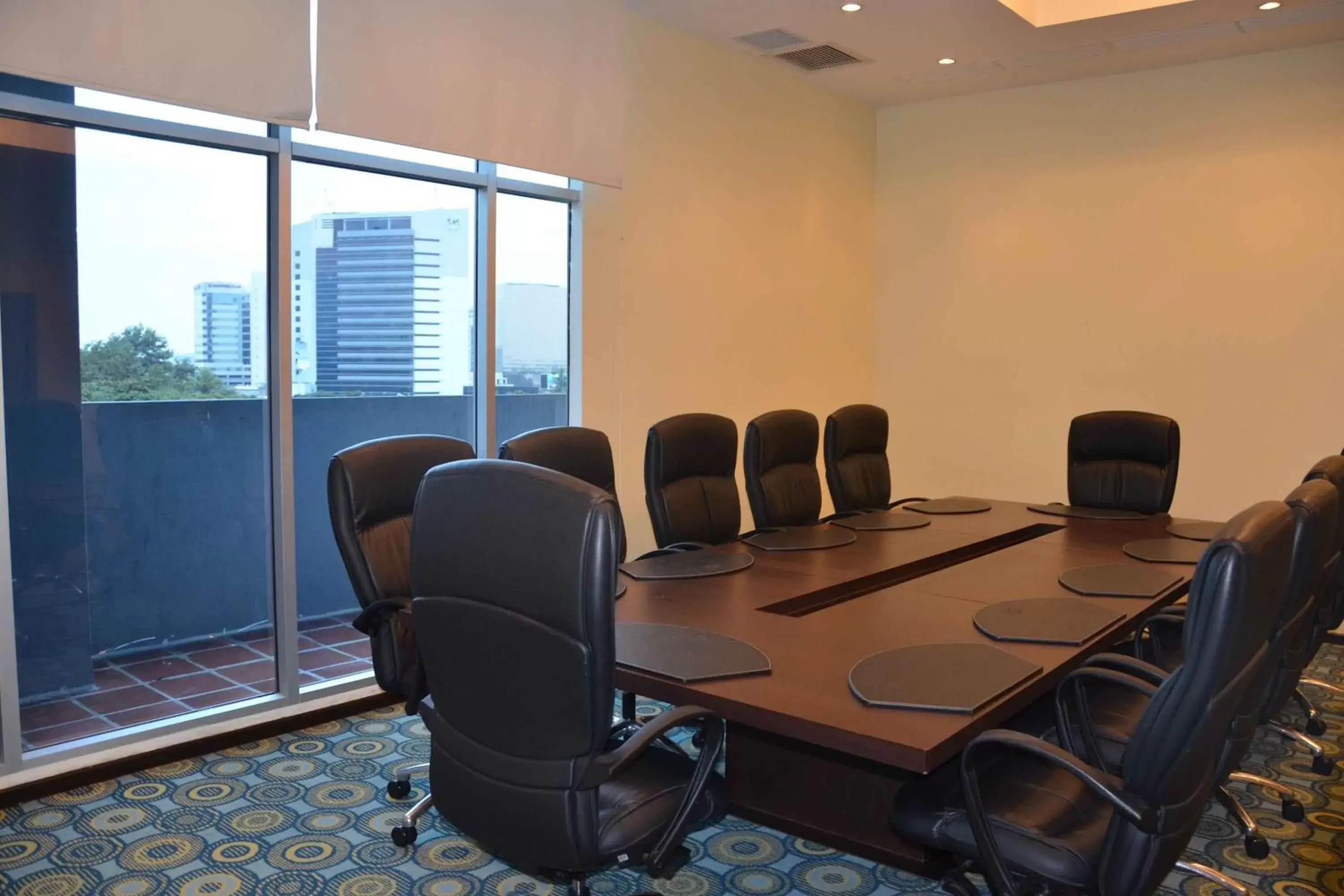 Meeting/conference room in Courtyard by Marriott Guayaquil