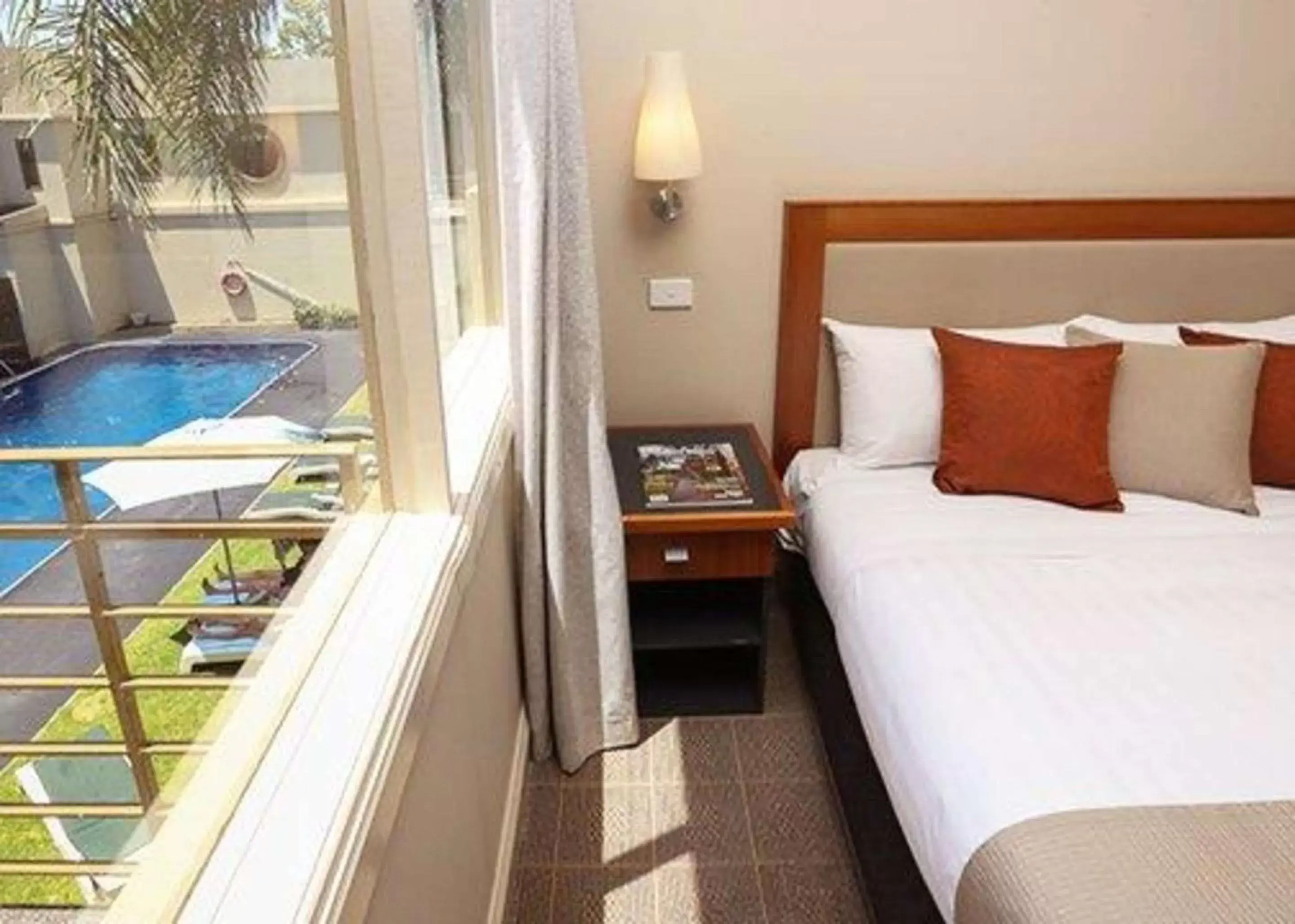 Bedroom, Bed in Quality Hotel Mildura Grand