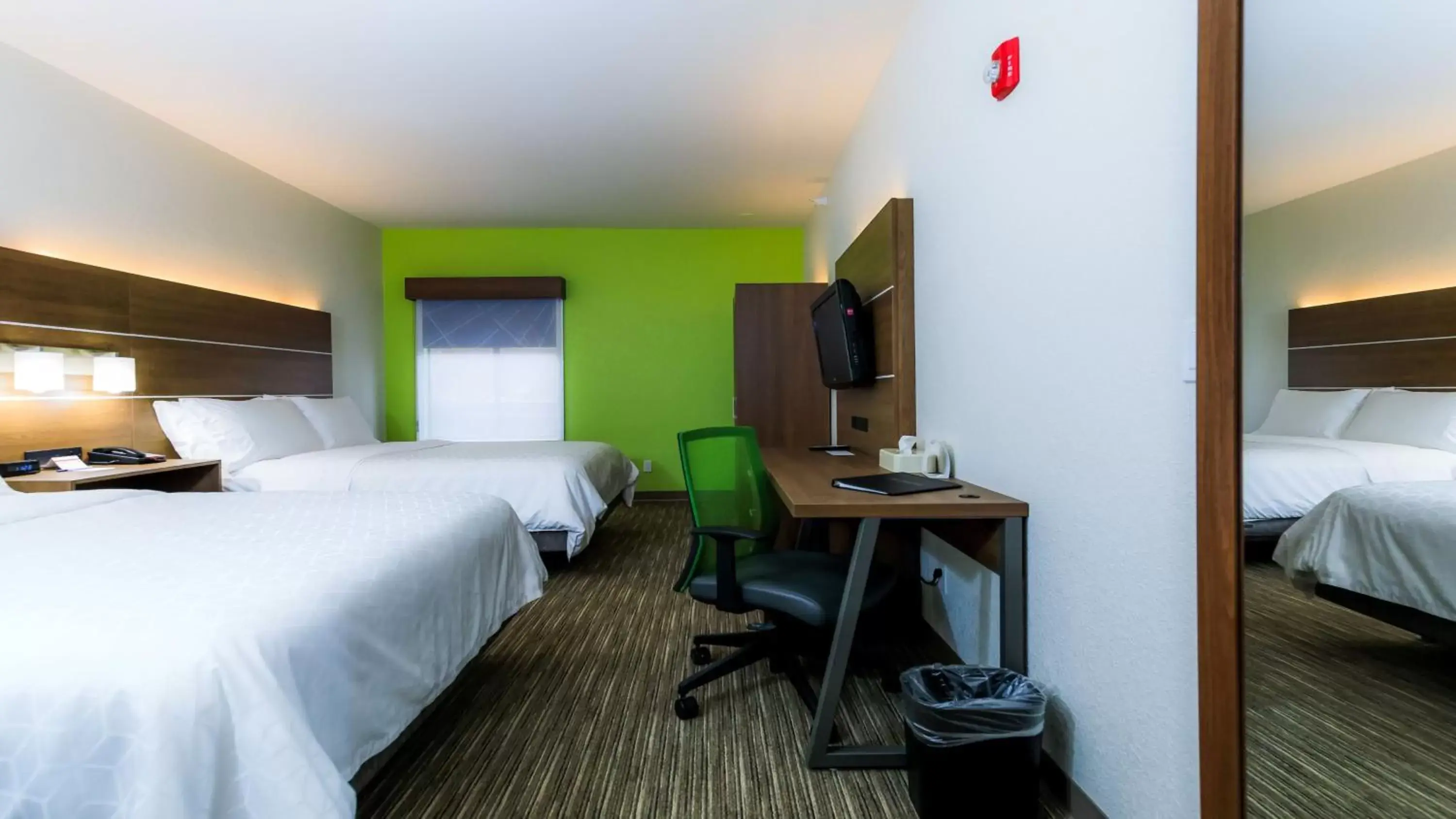 Photo of the whole room, Bed in Holiday Inn Express Osage Beach - Lake of the Ozarks by IHG Photo of the whole room, Bed in Holiday Inn Express Osage Beach - Lake of the Ozarks by IHG