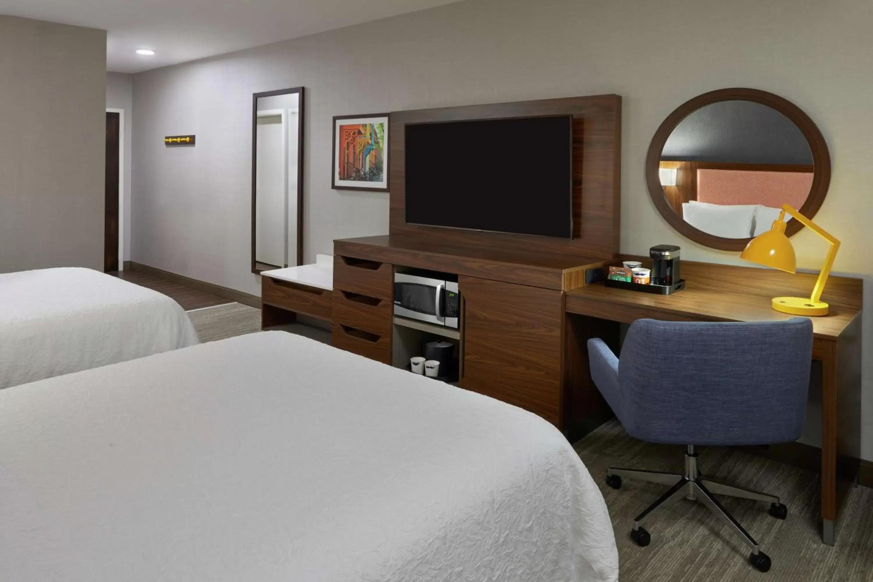 Bedroom, TV/Entertainment Center in Hampton Inn & Suites Montreal-Dorval