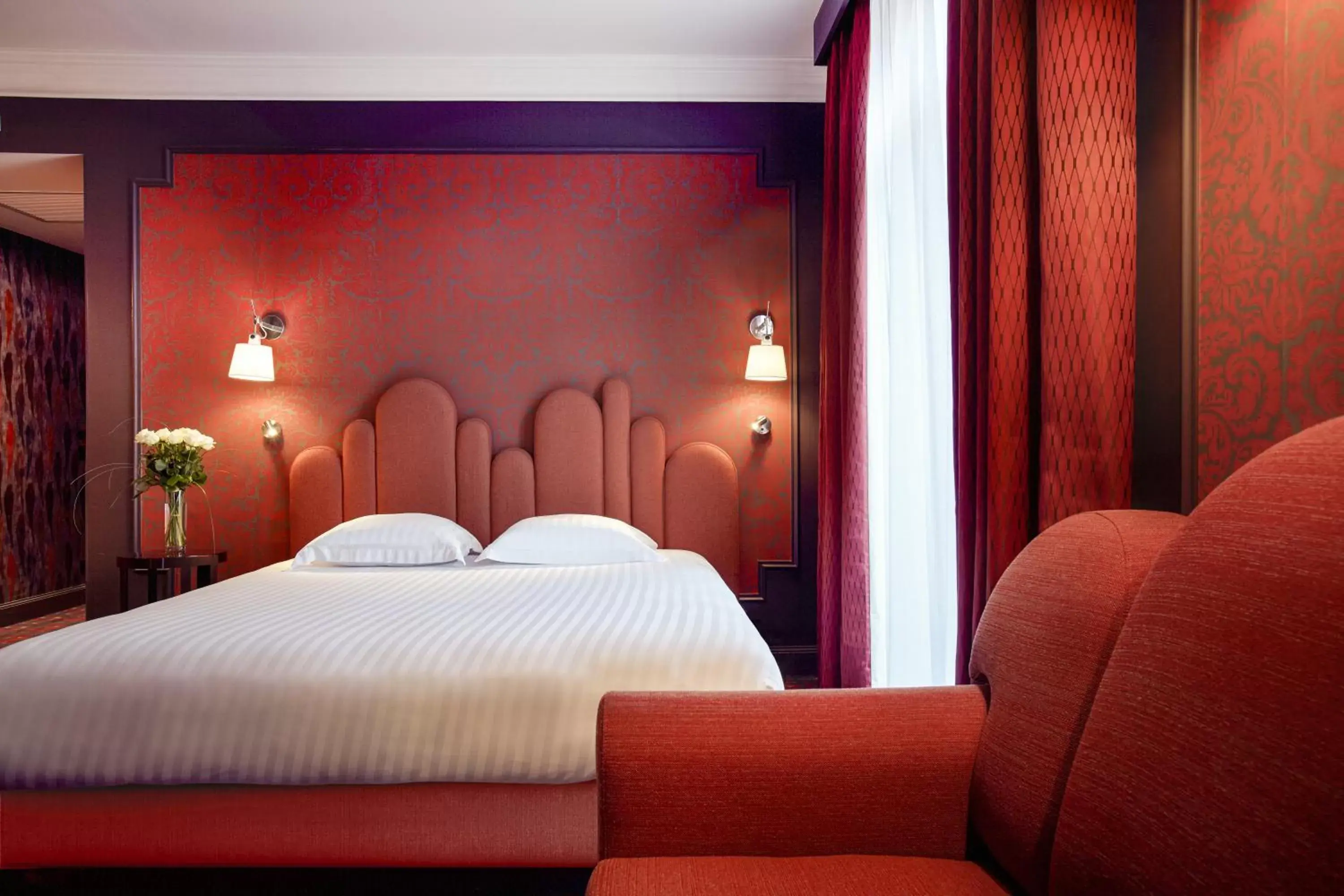 Bedroom, Bed in Grand Hôtel du Midi Montpellier - Opéra Comédie