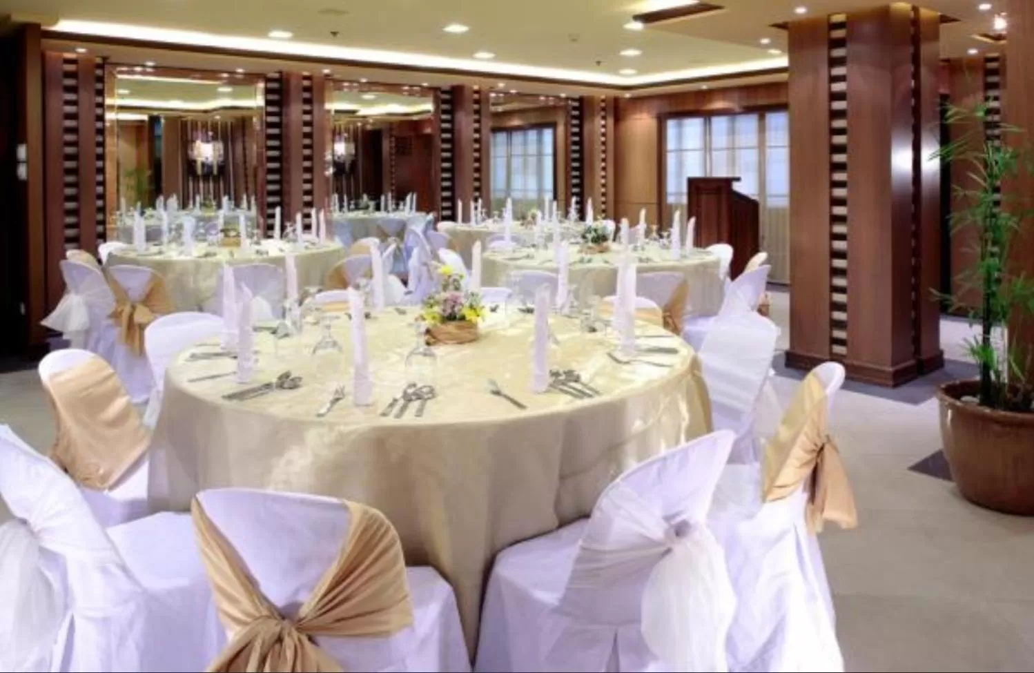 Banquet/Function facilities in Herald Suites Solana
