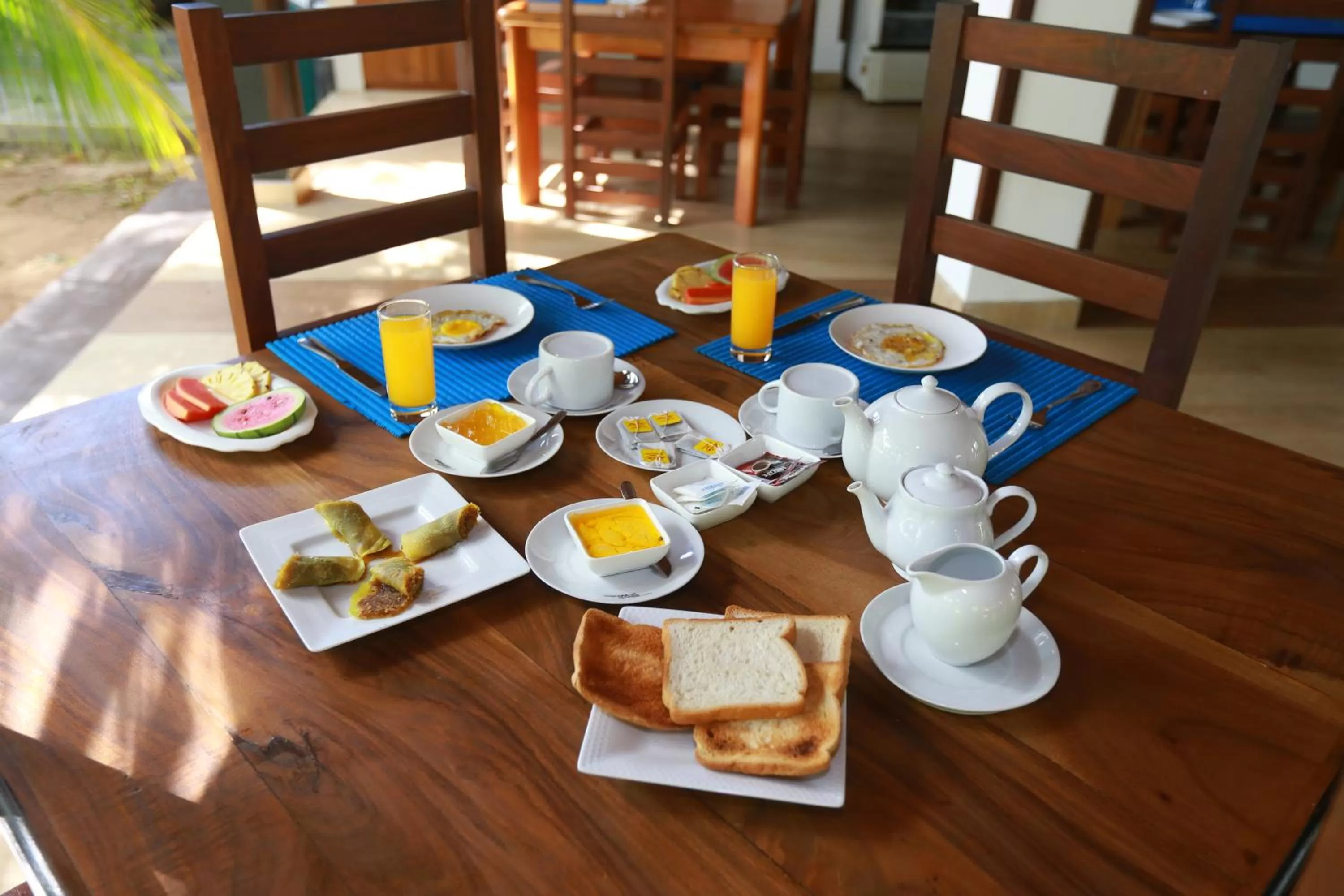 English/Irish breakfast in Eco Hotel Black & White - Anuradhapura